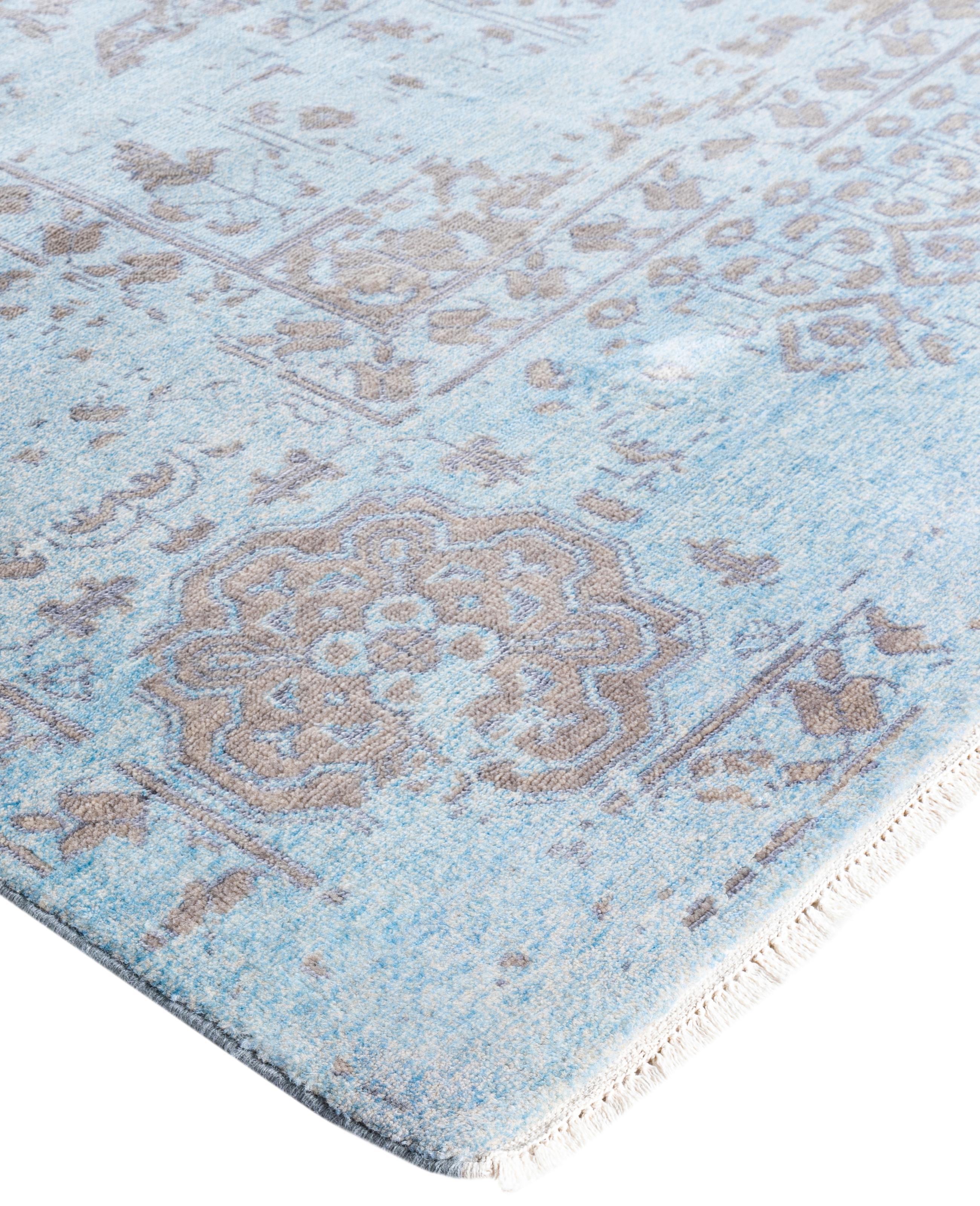 Les tapis kazakhs sont recherchés depuis des générations, leur esthétique unique étant une combinaison captivante d'histoire tribale et d'influence géographique. Les médaillons, les motifs allover et le dessin central, noués à la main de manière