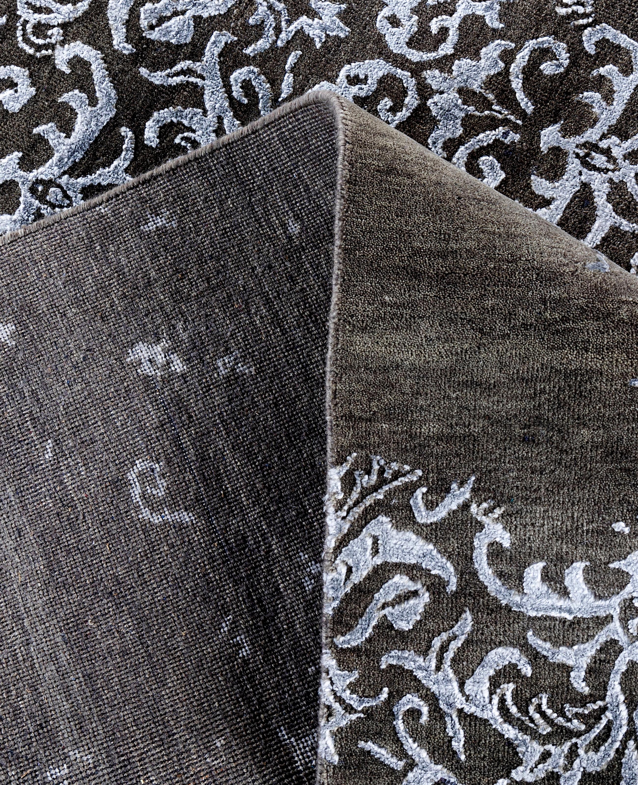 XXI secolo e contemporaneo Traditional Abstract Wool, Silk Hand Knoted Gray Area Rugs 7' 10