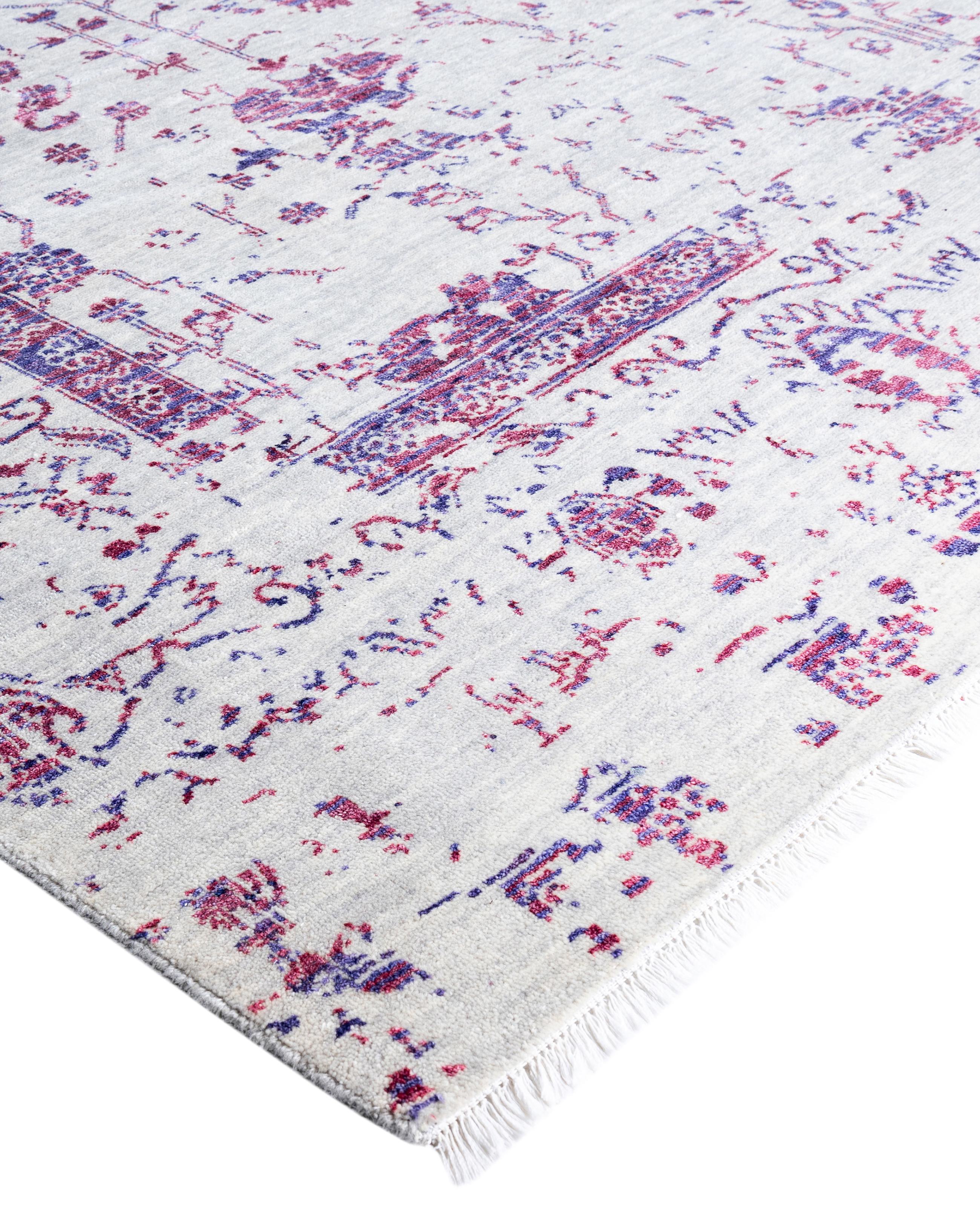 Les tapis kazakhs sont recherchés depuis des générations, leur esthétique unique étant une combinaison captivante d'histoire tribale et d'influence géographique. Les médaillons, les motifs allover et le dessin central, noués à la main de manière