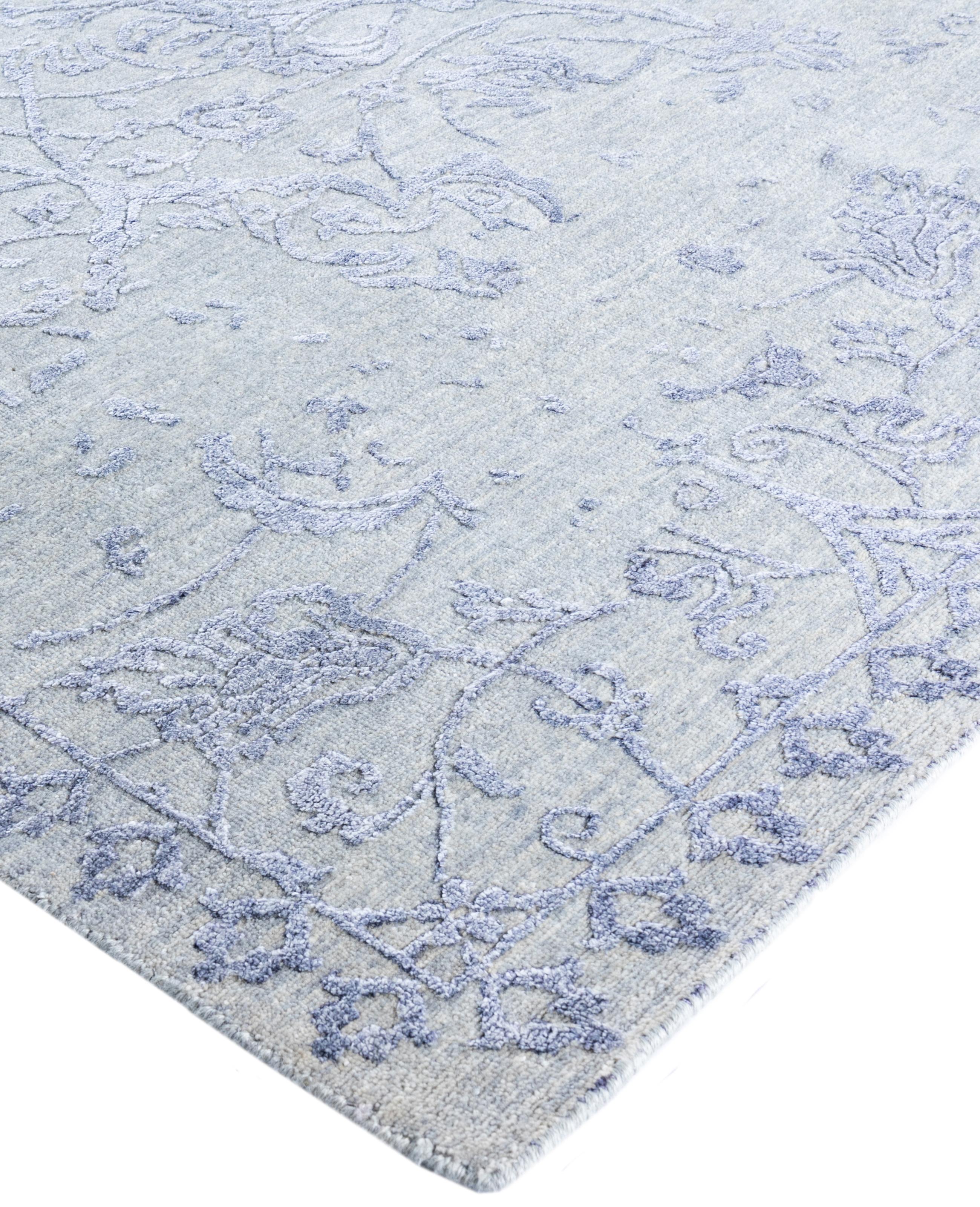 I tappeti Kazak sono ricercati da generazioni e la loro estetica unica è una combinazione accattivante di storia tribale e influenza geografica. Intricatamente annodati a mano in lana, i medaglioni, i motivi allover e il disegno centrale riflettono