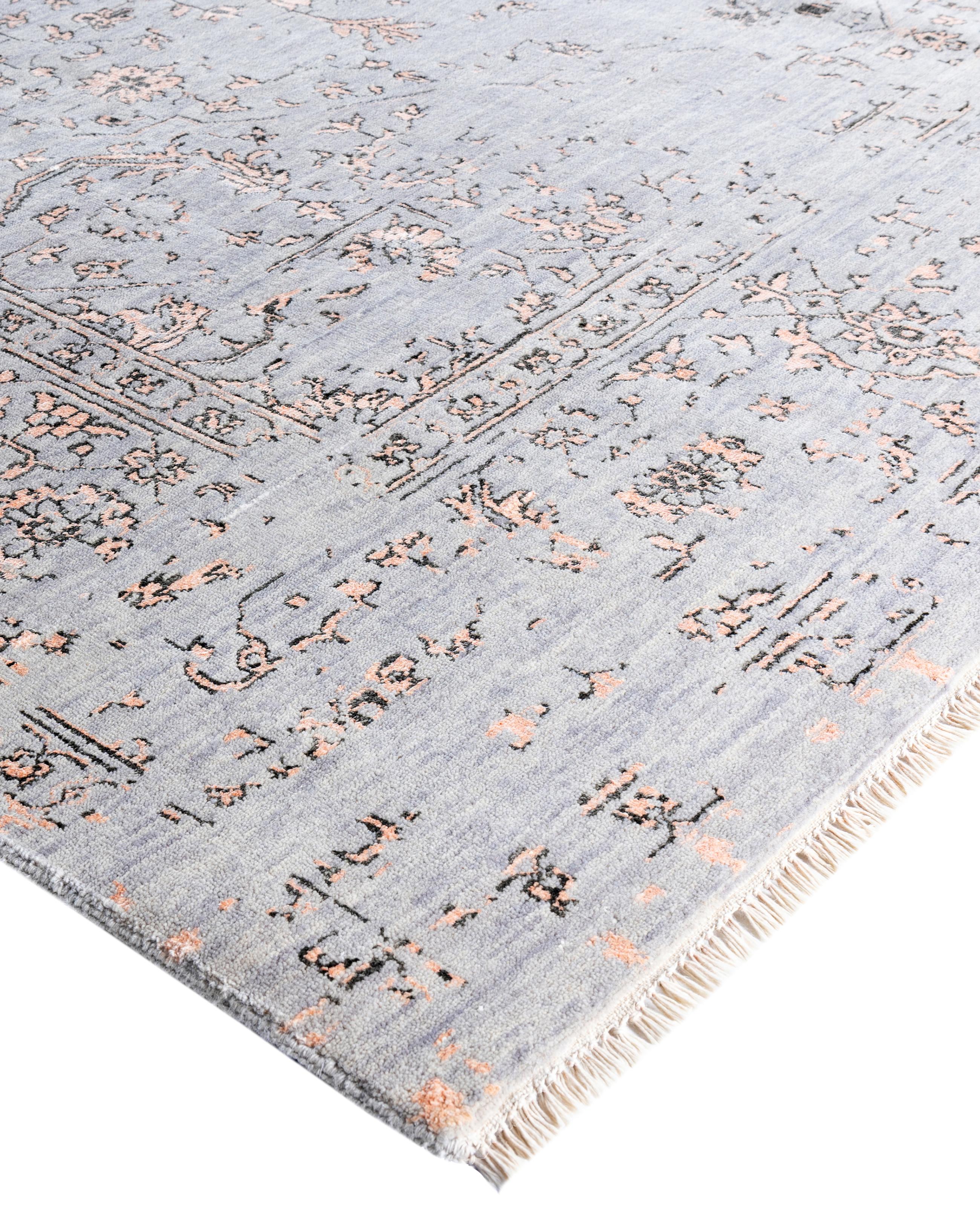 I tappeti Kazak sono ricercati da generazioni e la loro estetica unica è una combinazione accattivante di storia tribale e influenza geografica. Intricatamente annodati a mano in lana, i medaglioni, i motivi allover e il disegno centrale riflettono