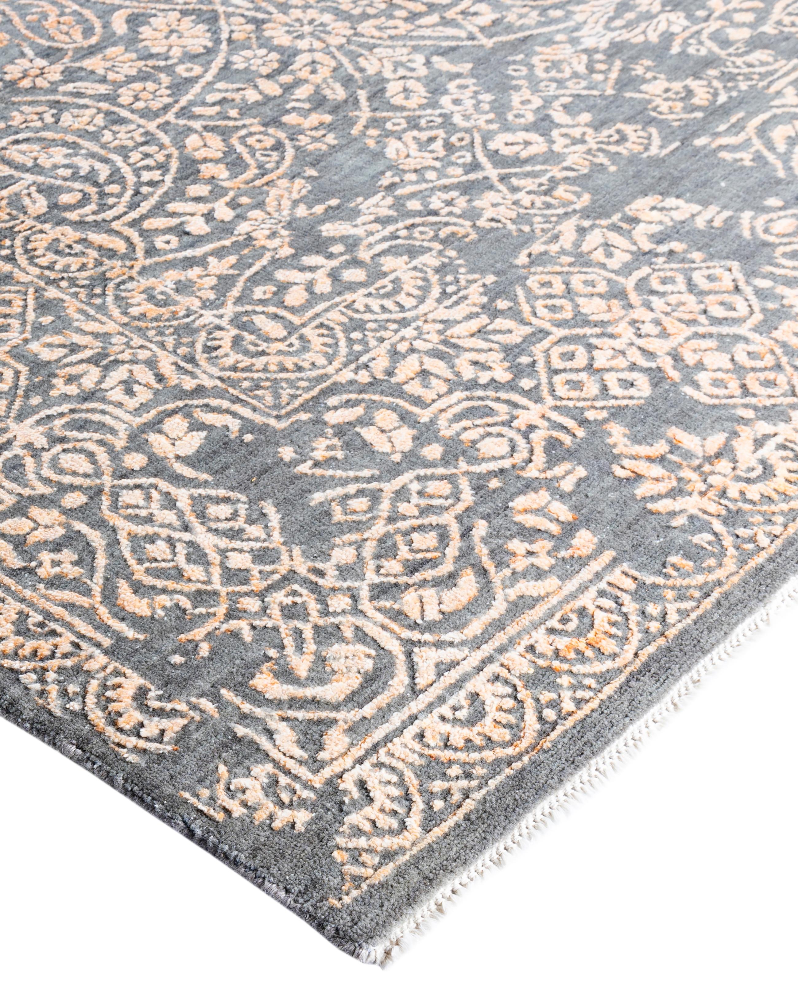 I tappeti Kazak sono ricercati da generazioni e la loro estetica unica è una combinazione accattivante di storia tribale e influenza geografica. Intricatamente annodati a mano in lana, i medaglioni, i motivi allover e il disegno centrale riflettono