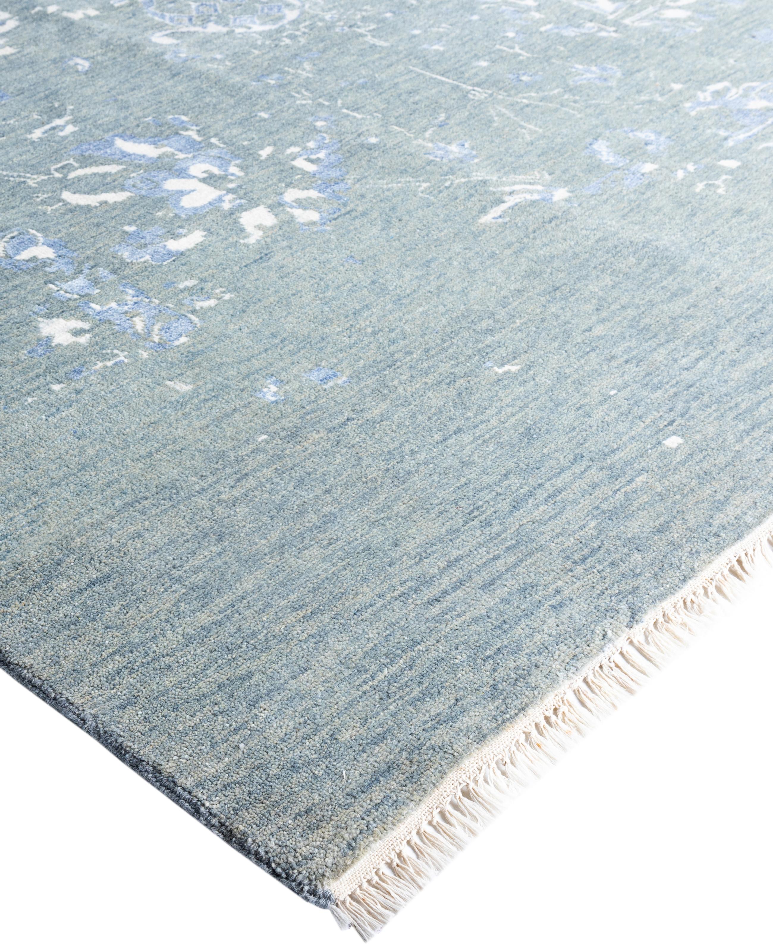 Les tapis kazakhs sont recherchés depuis des générations, leur esthétique unique étant une combinaison captivante d'histoire tribale et d'influence géographique. Les médaillons, les motifs allover et le dessin central, noués à la main de manière