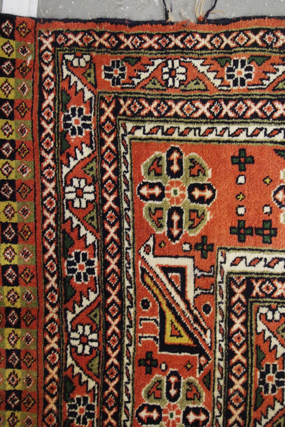 Großer traditioneller afghanischer Stammeskunst-Teppich, handgefertigt, mehrfarbig (Mitte des 20. Jahrhunderts) im Angebot