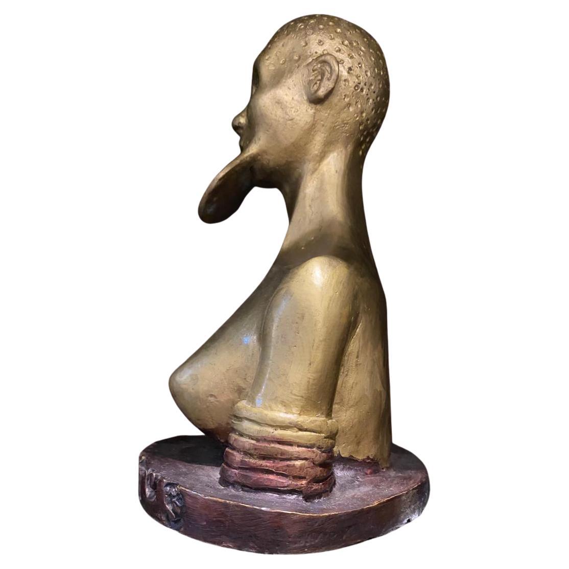 Martellato Scultura tradizionale africana di donna Mursi con piatto per labbra - Etiopia in vendita
