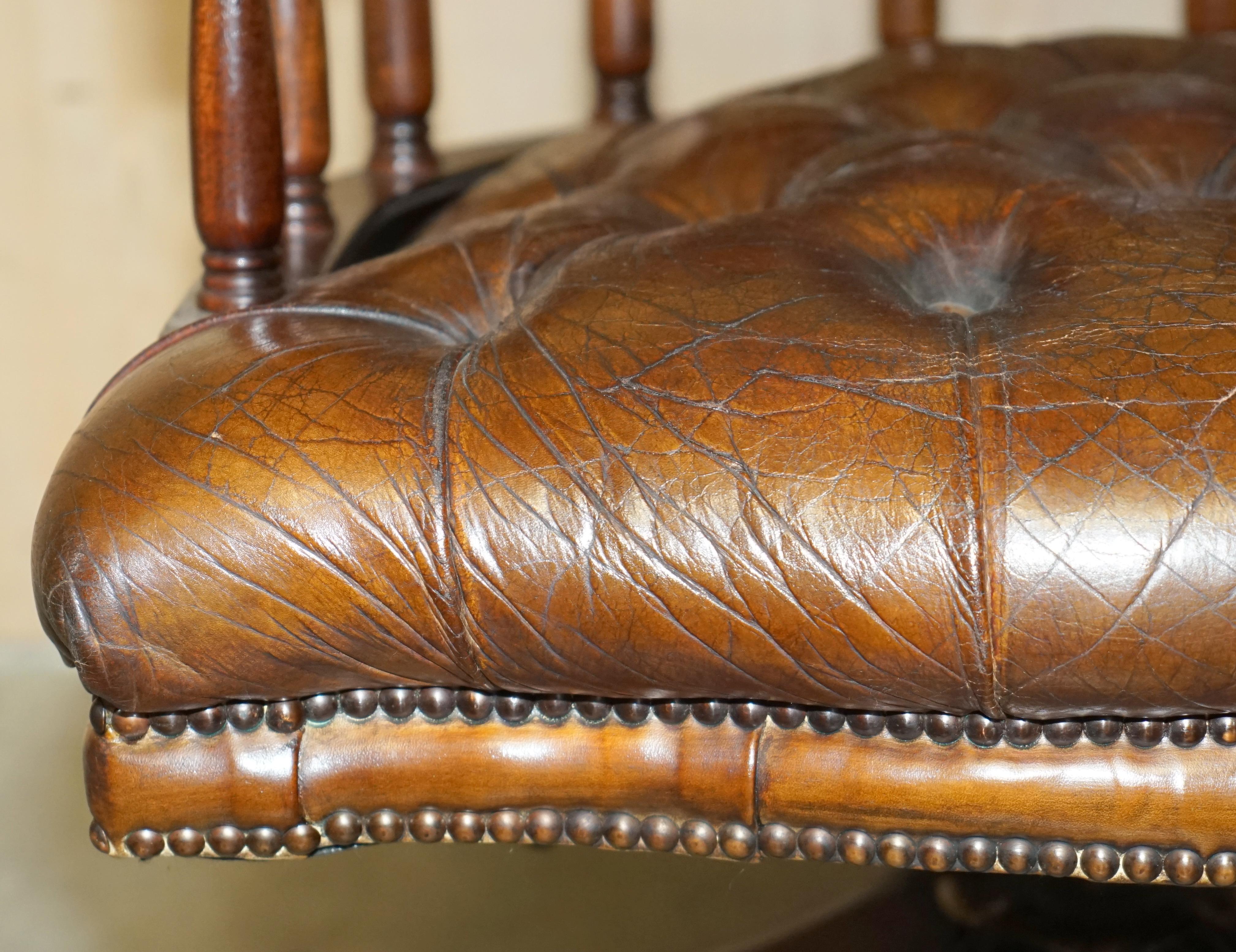 TRADITIONAL ANTiQUE CIGAR BROWN LEATHER OAK CHESTERFIELD CAPTAINS ARMCHAIR 3