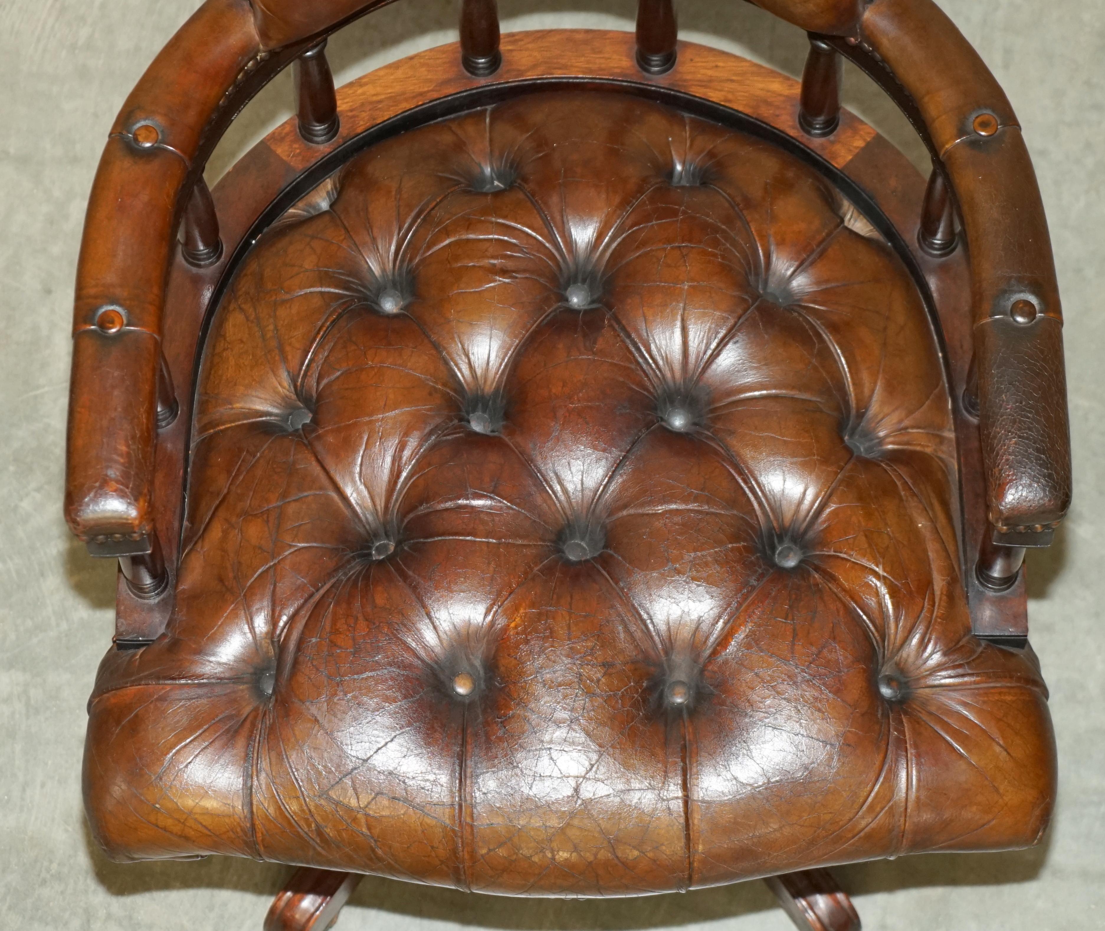 TRADITIONAL ANTiQUE CIGAR BROWN LEATHER OAK CHESTERFIELD CAPTAINS ARMCHAIR 8