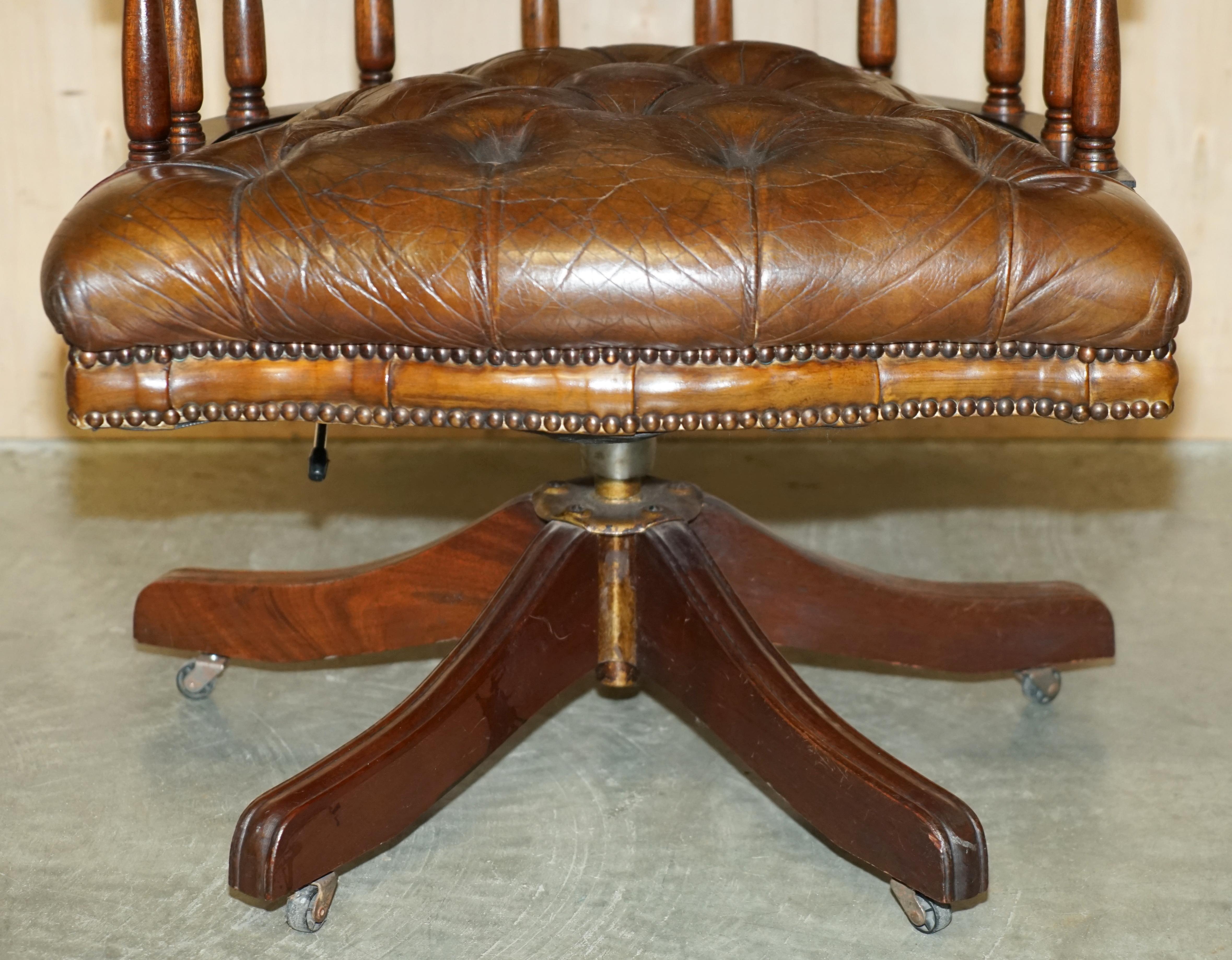 TRADITIONAL ANTiQUE CIGAR BROWN LEATHER OAK CHESTERFIELD CAPTAINS ARMCHAIR 2