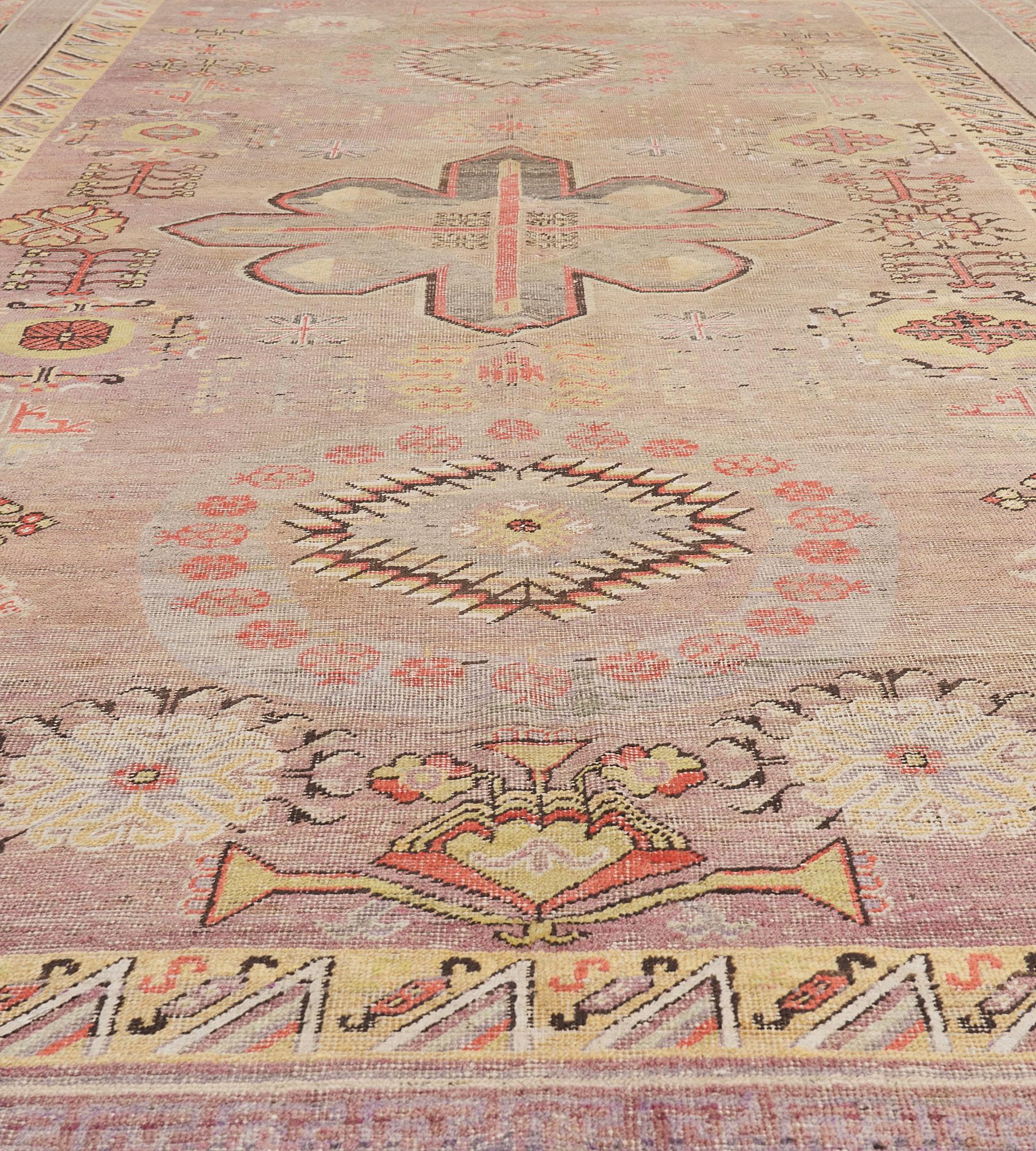 Traditioneller antiker handgeknüpfter Khotan-Teppich im Angebot 2
