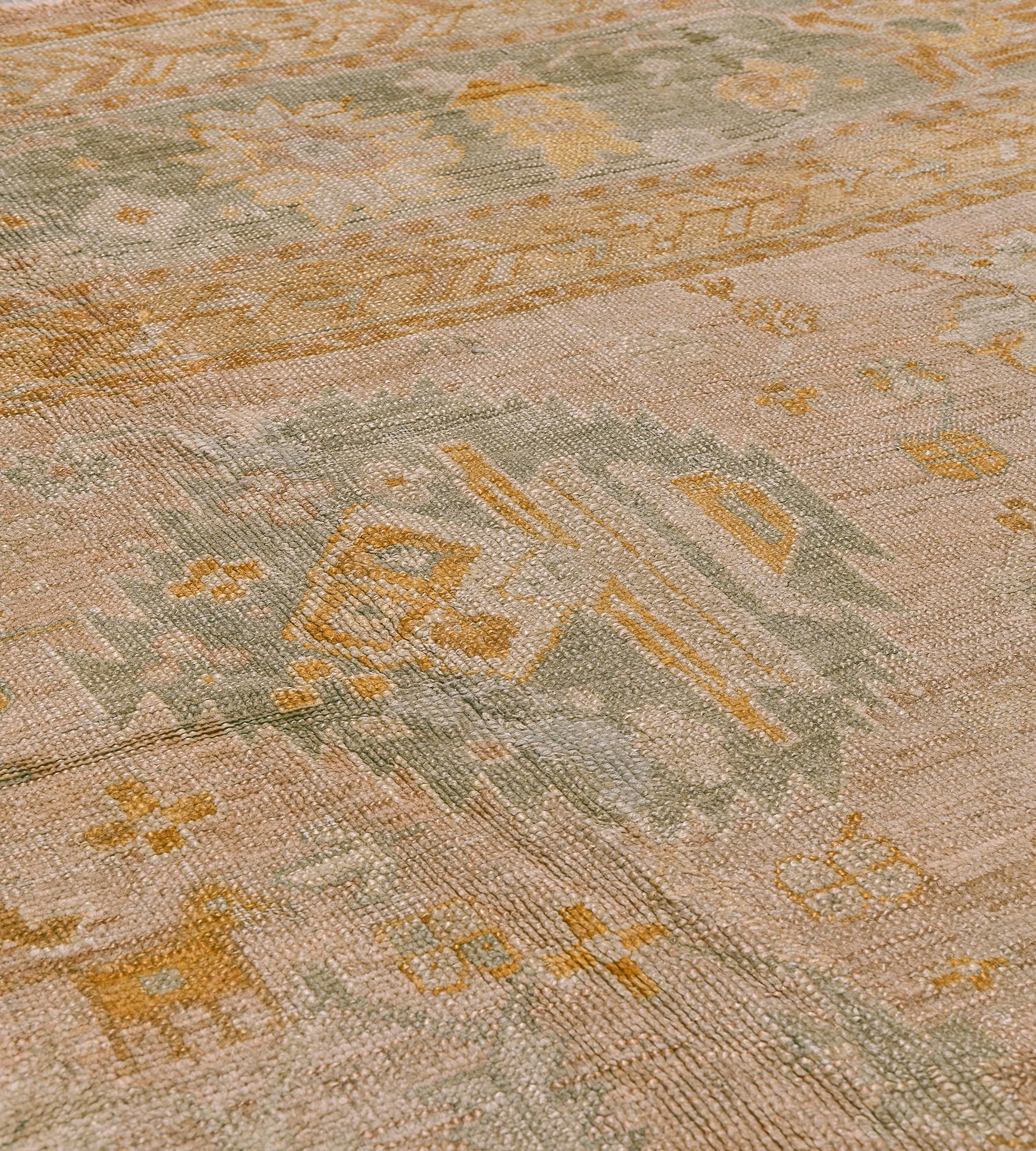 Traditional Antique Hand-woven Dusty-Rose Turkish Oushak Rug In Good Condition For Sale In West Hollywood, CA