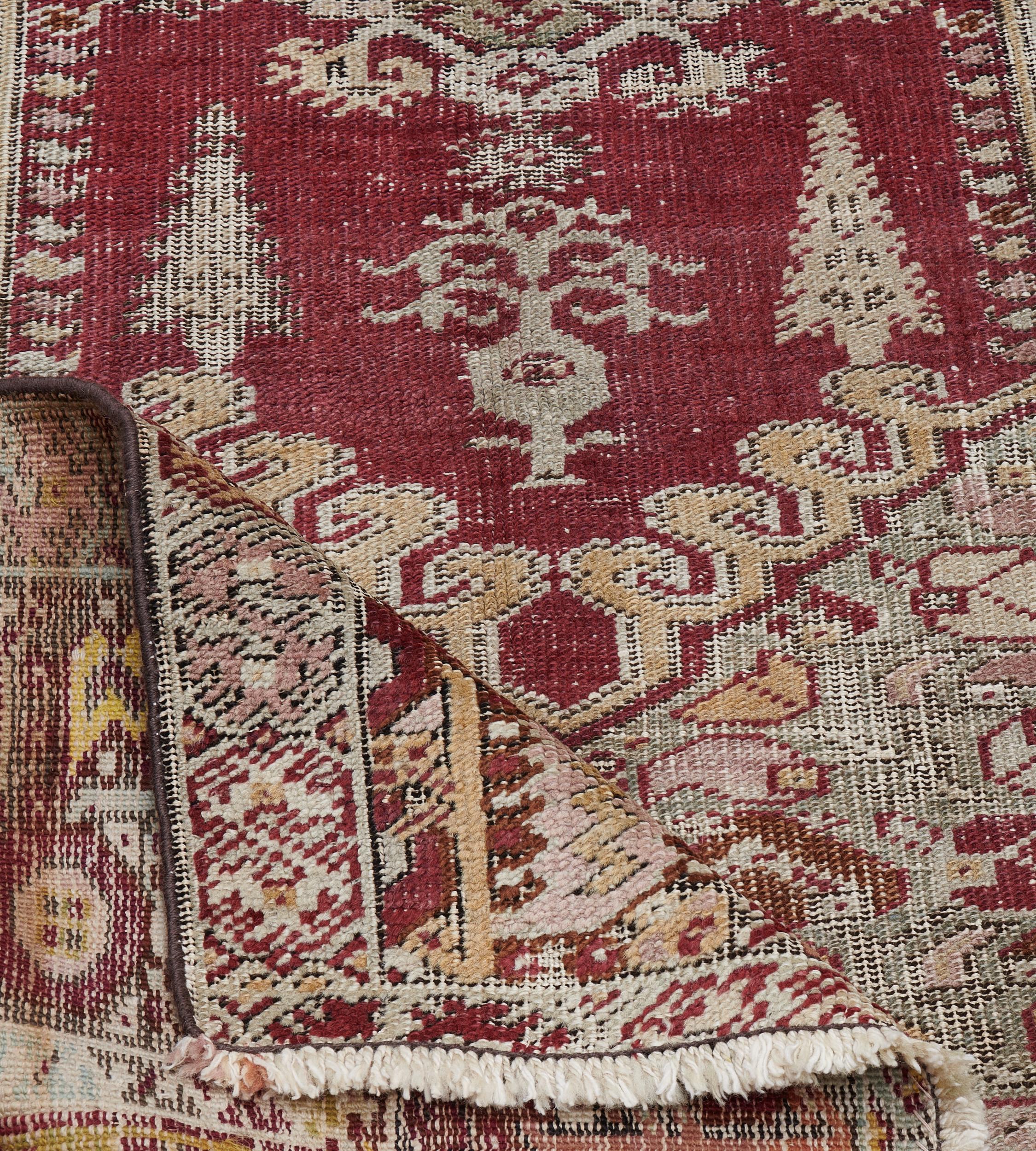 Traditional Antique Handwoven Turkish Ghordes Rug For Sale 2