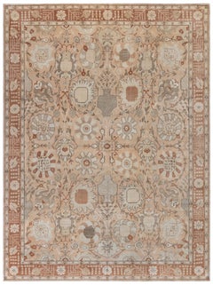 Traditioneller, von Antiquitäten inspirierter grauer Blumenteppich „Heliantha“ von Doris Leslie Blau
