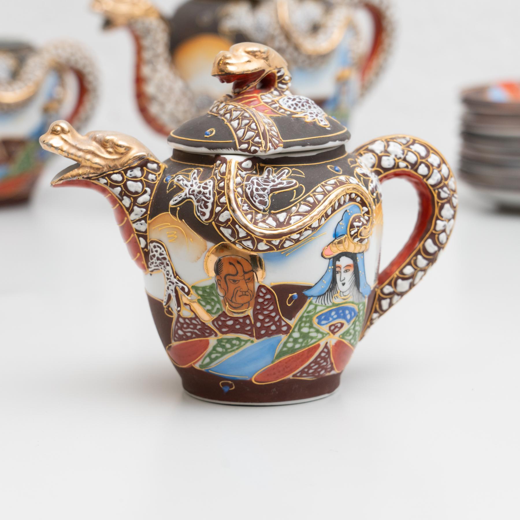 Traditionelles antikes japanisches Porzellan-Teeset mit 23 Pieces, um 1950 (Mitte des 20. Jahrhunderts)