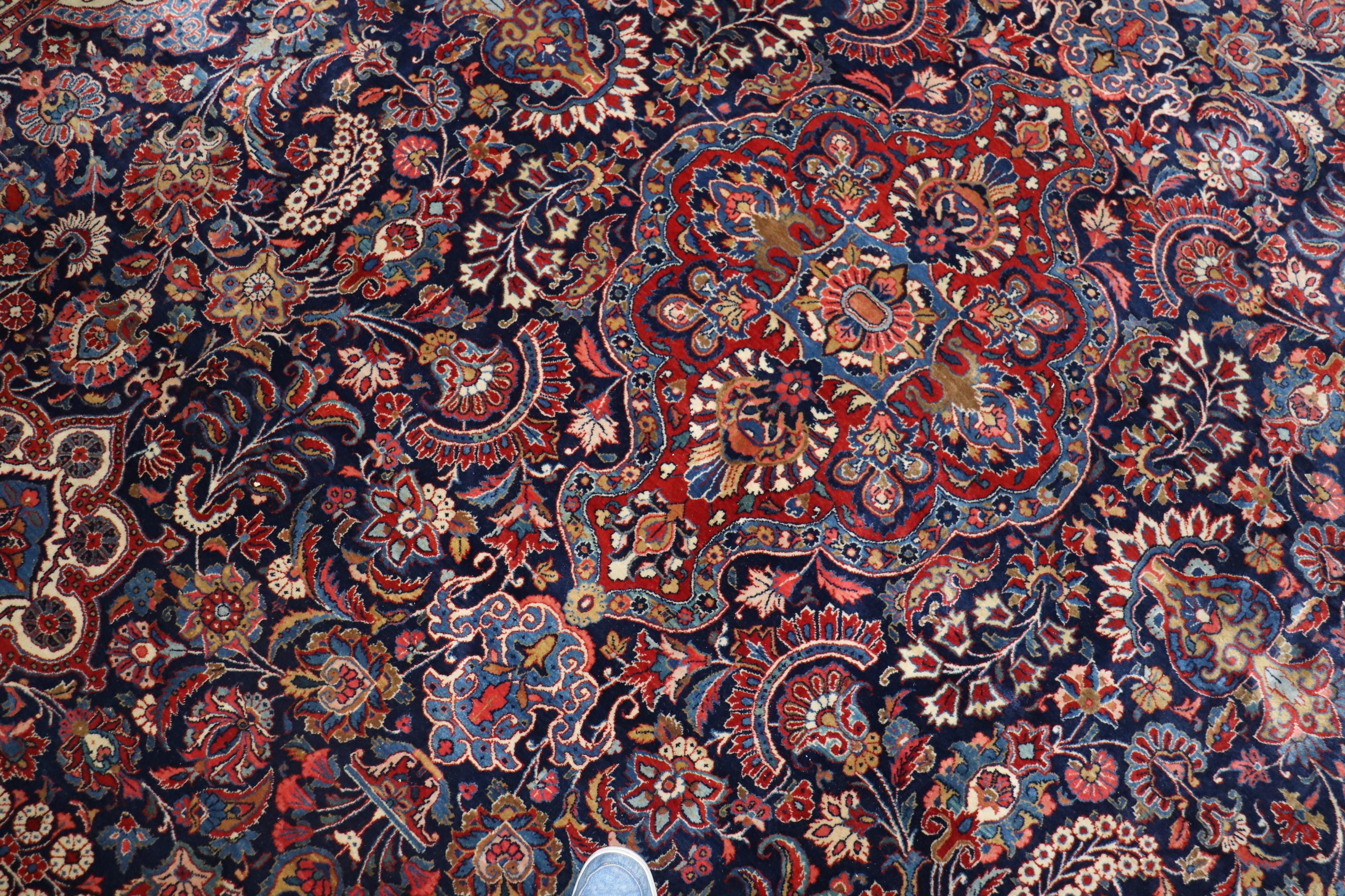 Wool Traditional Antique Kashan Rug For Sale