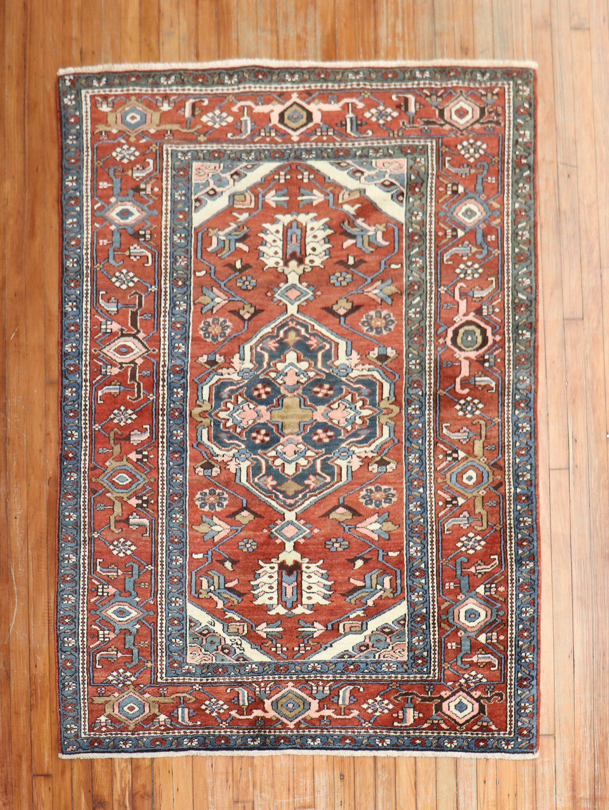 An early 20th-century accent size traditional heriz serapi rug . Full Pile condition.

Measures: 4'7'' x 6'4