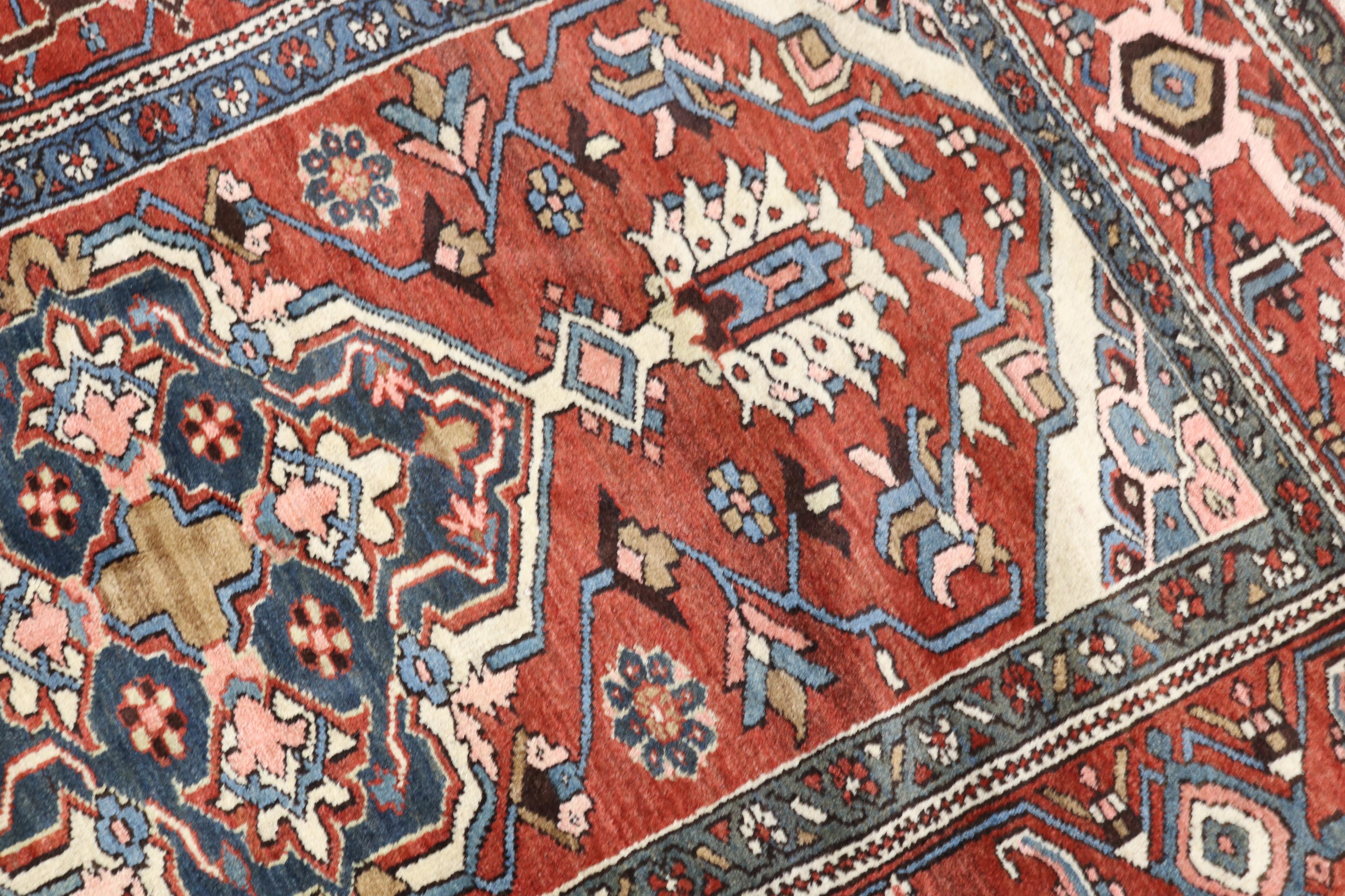 20th Century Traditional Antique Persian Heriz Serapi Rug For Sale