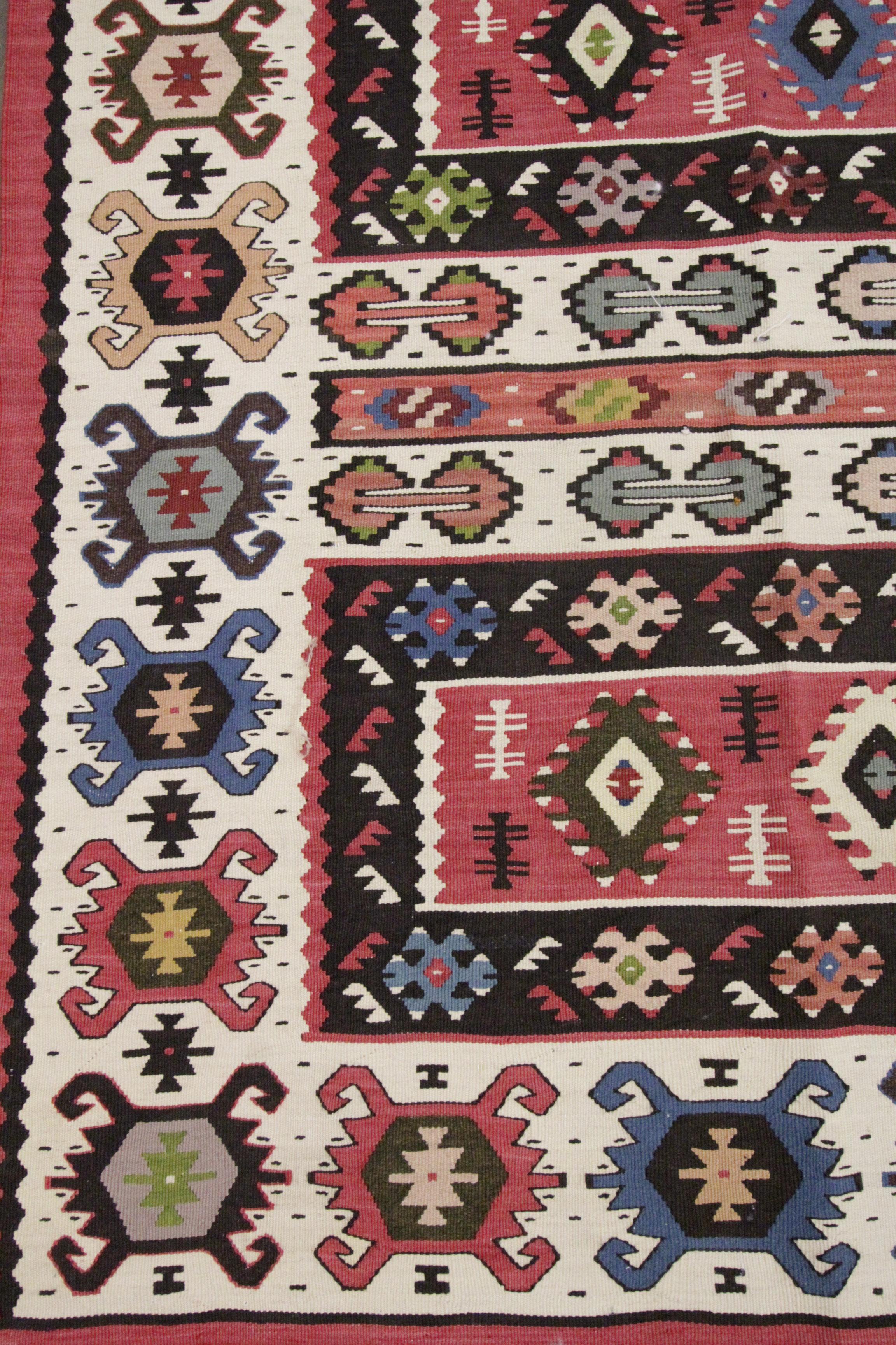Traditioneller, antiker, handgewebter, gestreifter Teppich aus Wolle, Pirot-Kelim im Zustand „Hervorragend“ im Angebot in Hampshire, GB