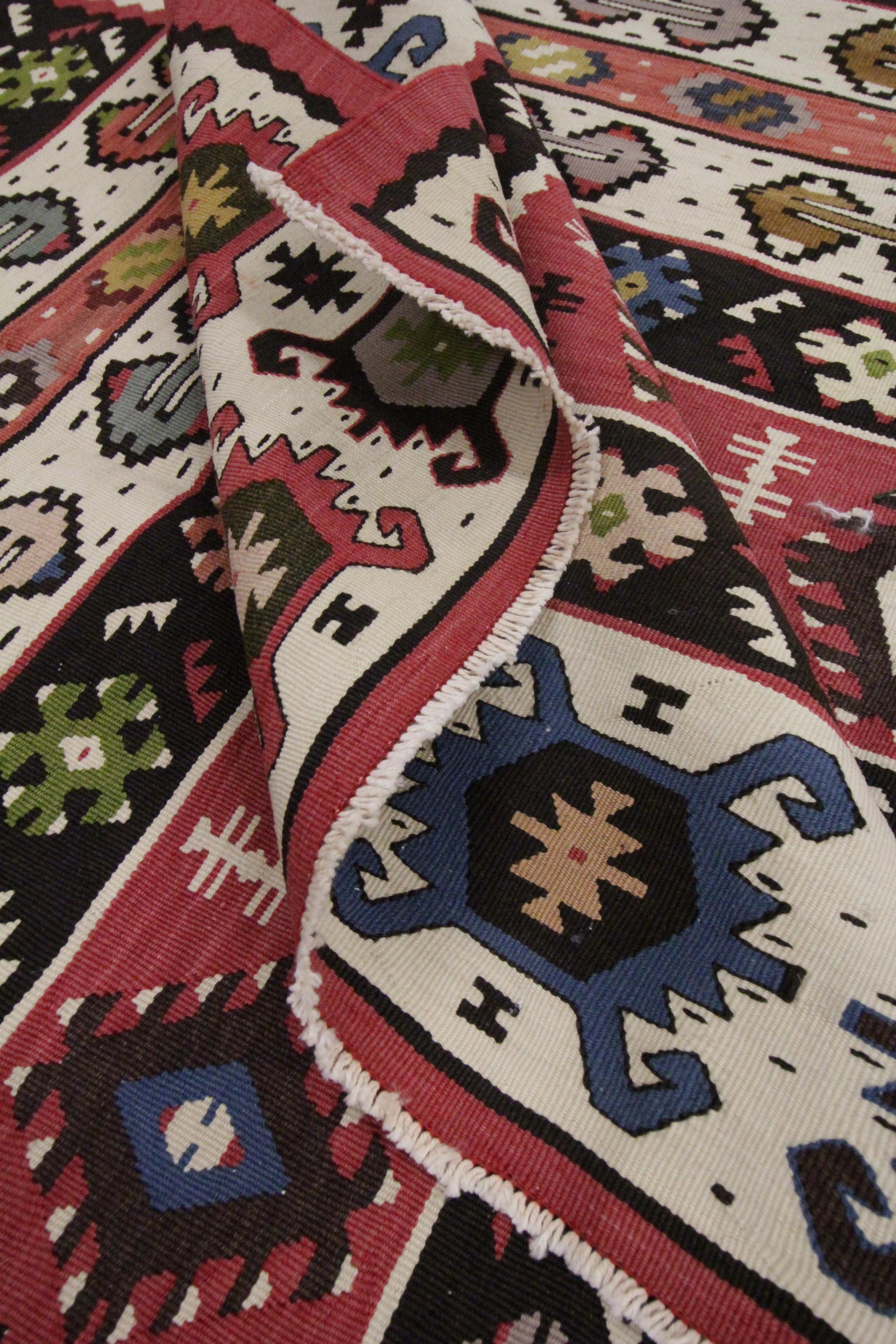 Traditioneller, antiker, handgewebter, gestreifter Teppich aus Wolle, Pirot-Kelim im Angebot 1