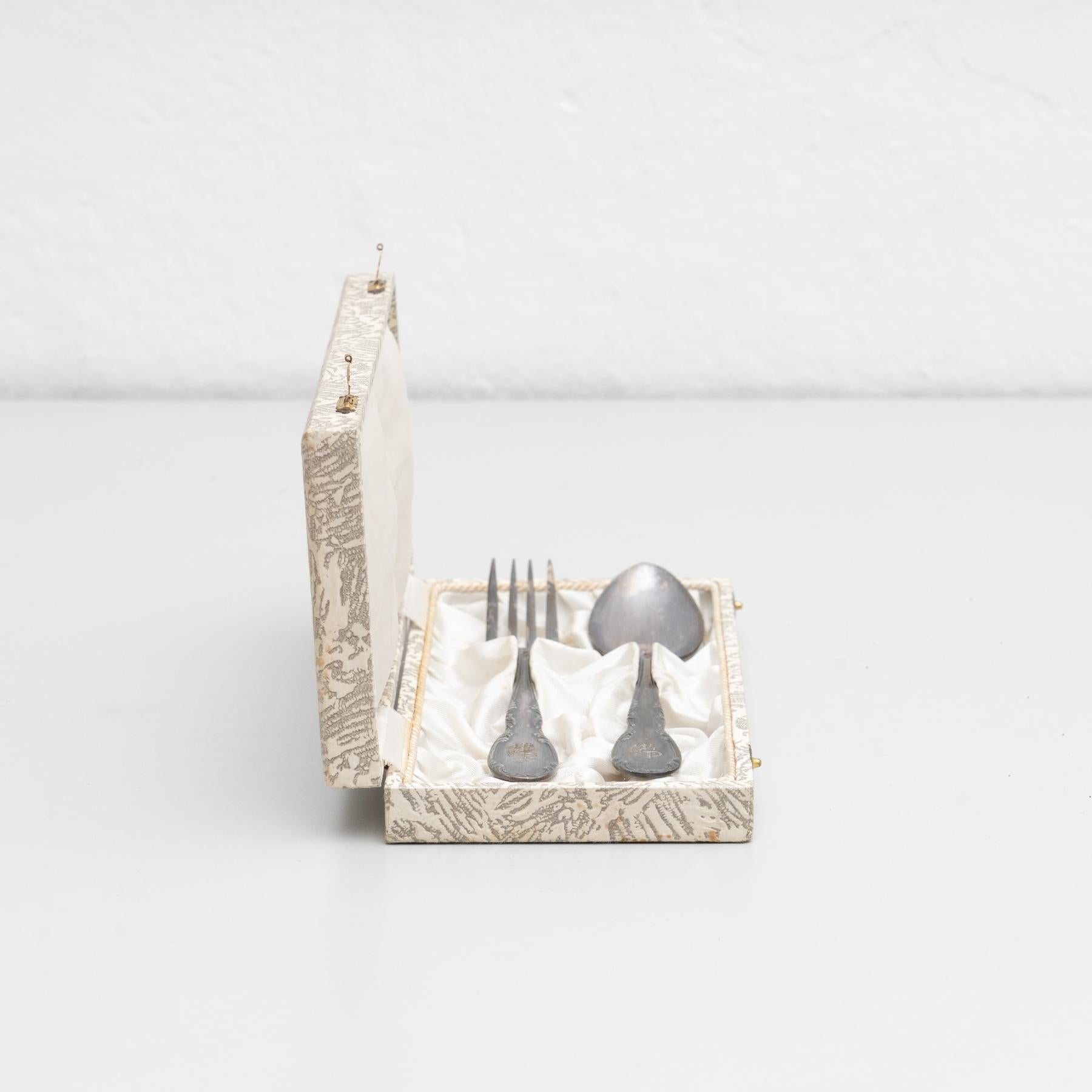 Fourchette et cuillère traditionnelles en argent ancien dans une boîte, vers 1950 Bon état - En vente à Barcelona, ES