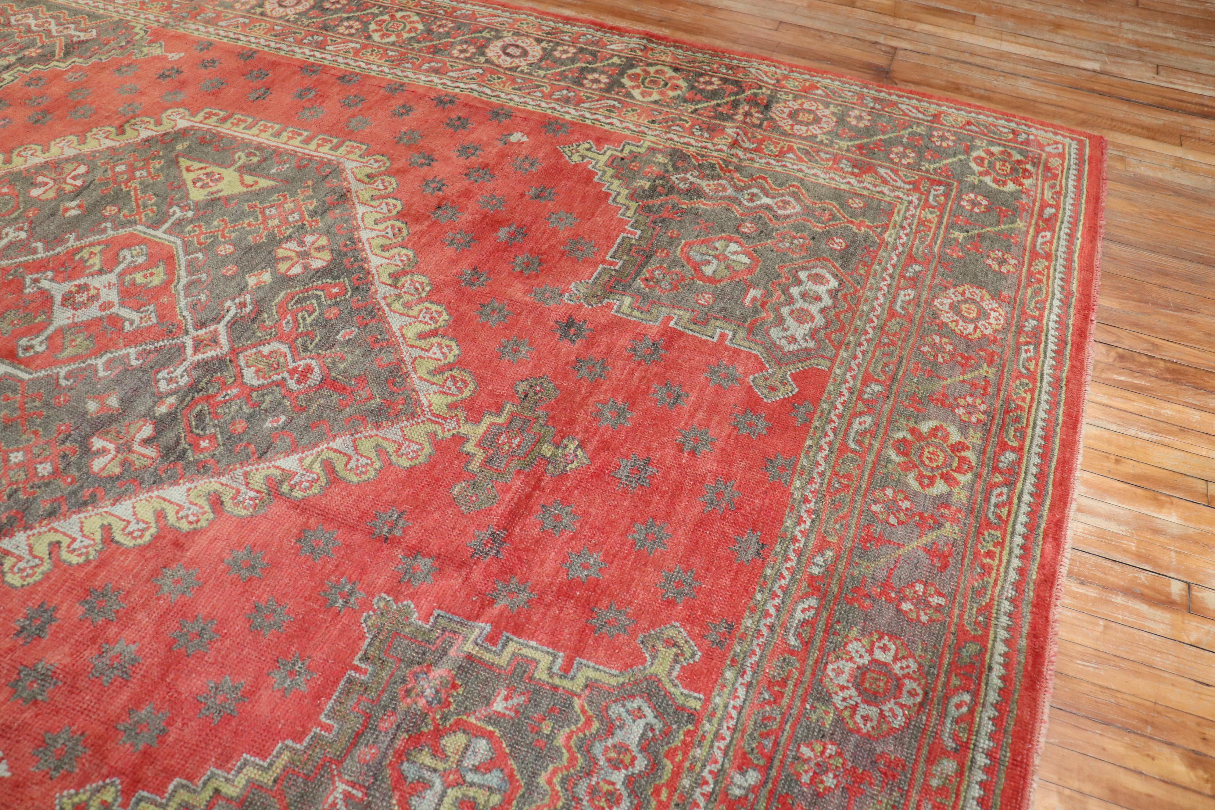 Traditional Antique Turkish Oushak Carpet, 20th Century For Sale 4