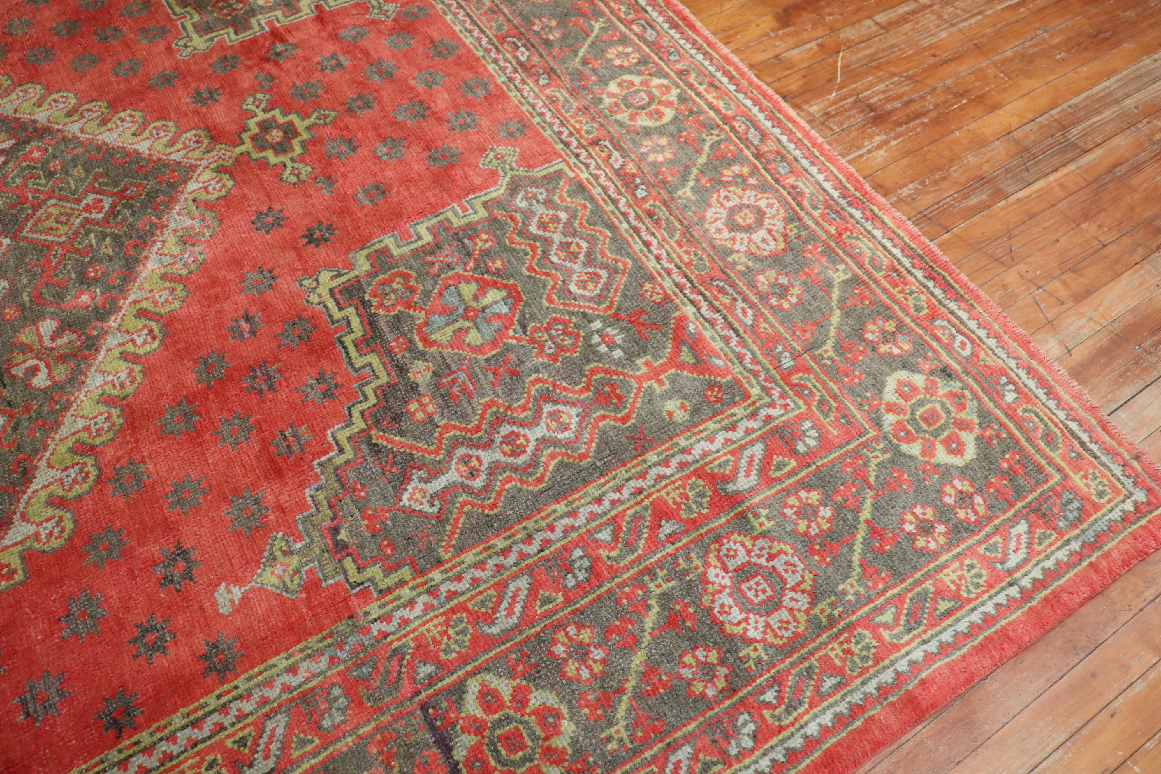 Traditional Antique Turkish Oushak Carpet, 20th Century For Sale 3