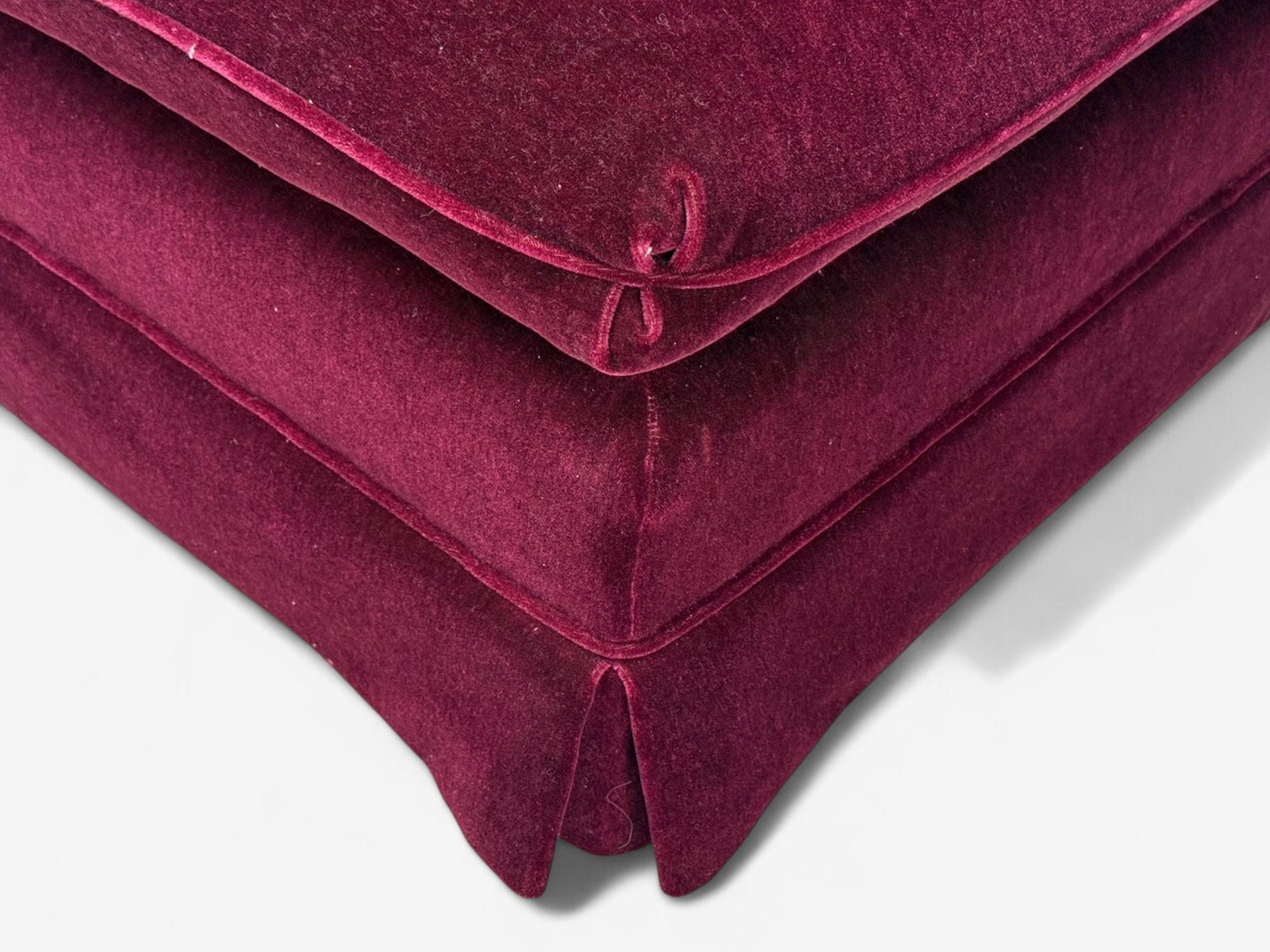 Traditionnel, mohair aubergine, pouf roulant, Angleterre, années 1970 en vente 2