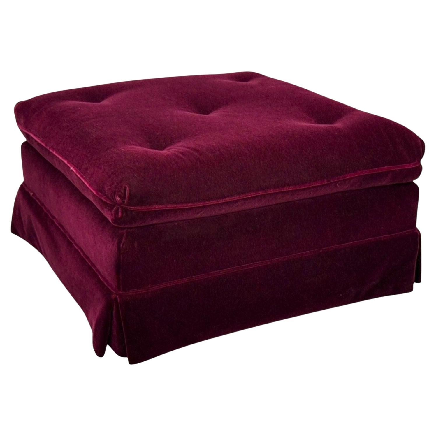 Traditionnel, mohair aubergine, pouf roulant, Angleterre, années 1970 en vente