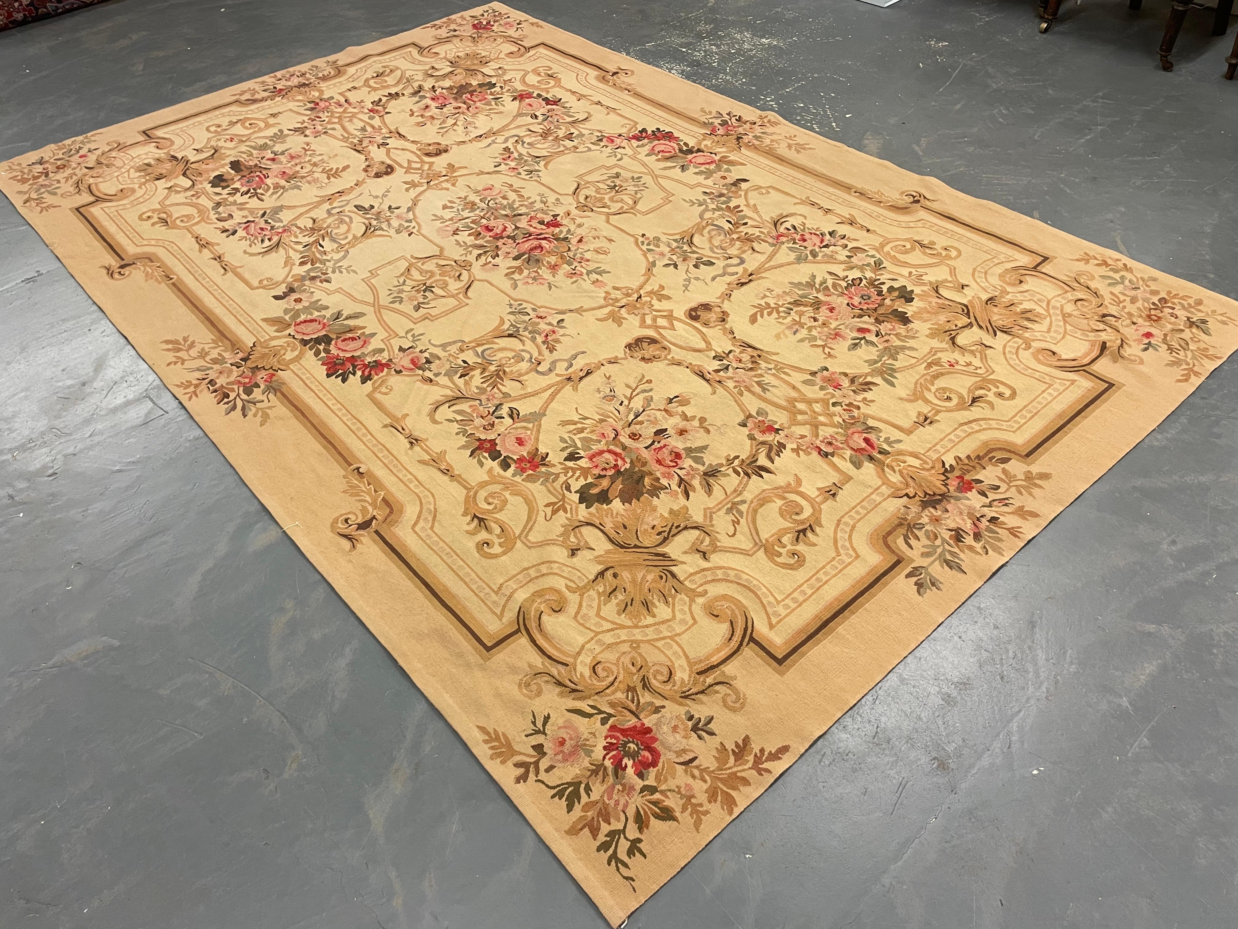 French Traditional Aubusson Rug Cream Handwoven Carpet Wool Needlepoint Livingroom Rug  For Sale