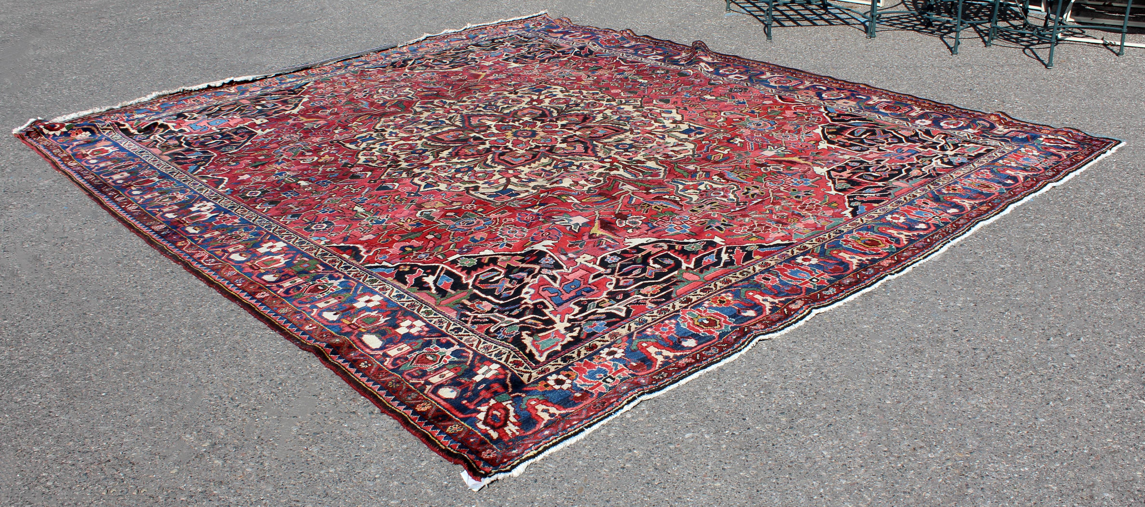 For your consideration is a beautiful, Bakhtiari style, Iranian area rug or carpet, made of 100% wool, vegetable dyed. In very good condition. The dimensions are 144