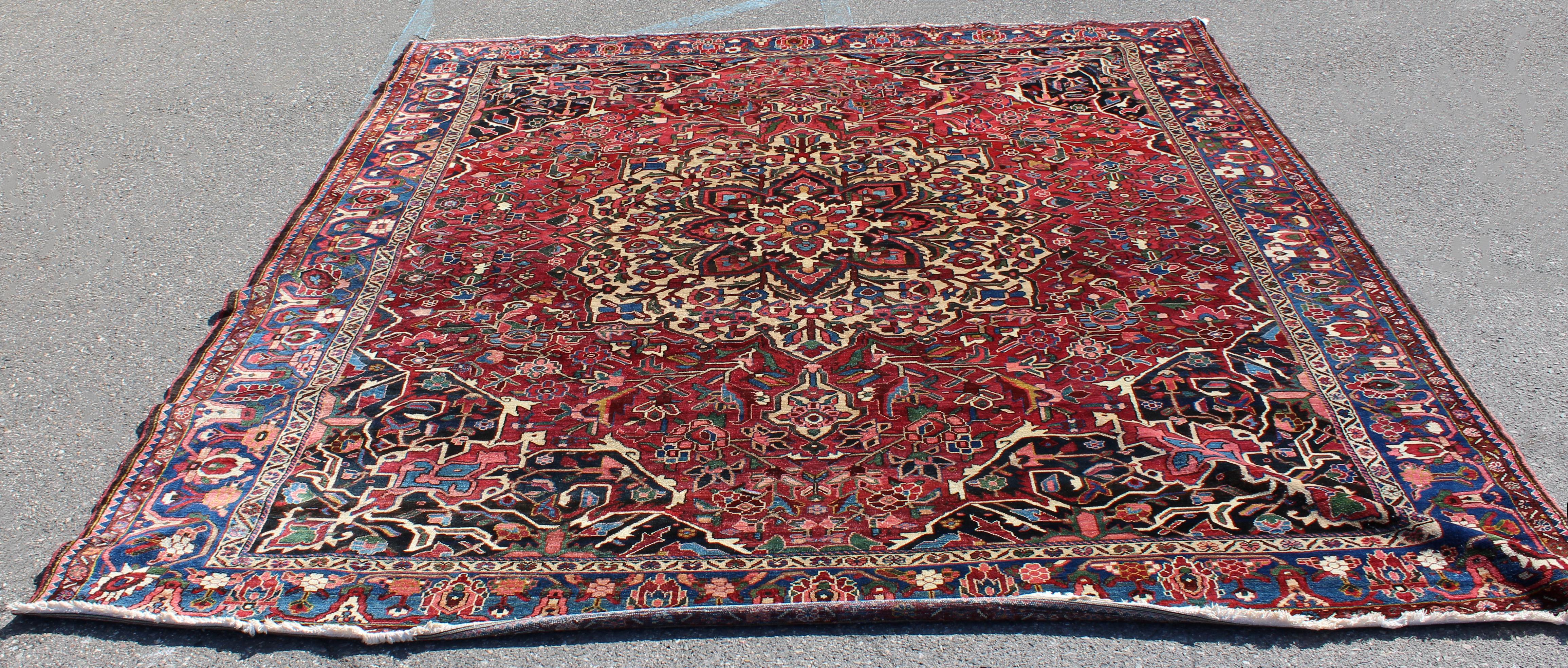 Traditional Bakhtiari Wool Iranian Persian Area Rug Carpet Rectangular Red In Good Condition For Sale In Keego Harbor, MI