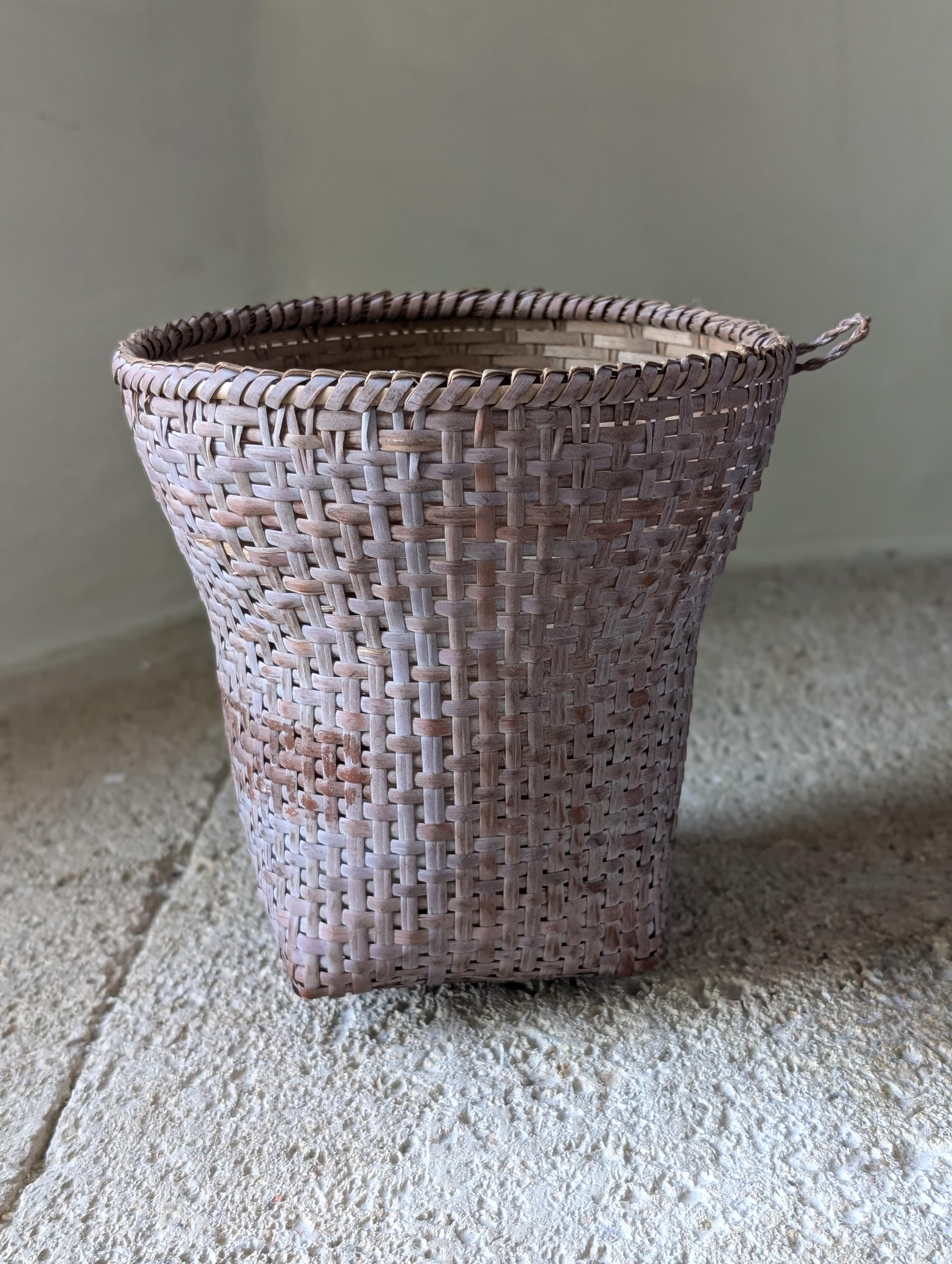 Angolais Vase panier traditionnel Bakongo en vente