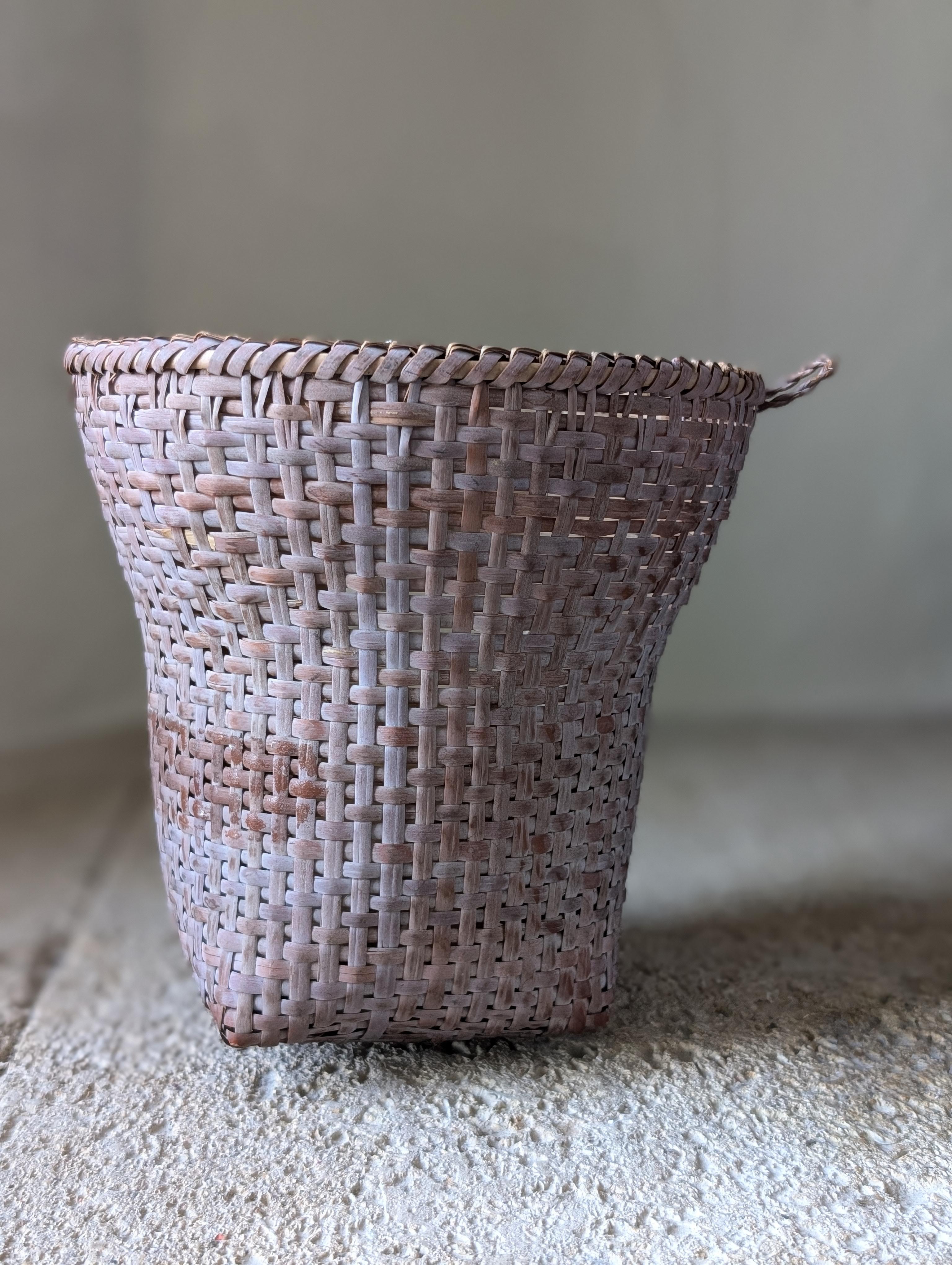 Vase panier traditionnel Bakongo Bon état - En vente à Jersey City, NJ