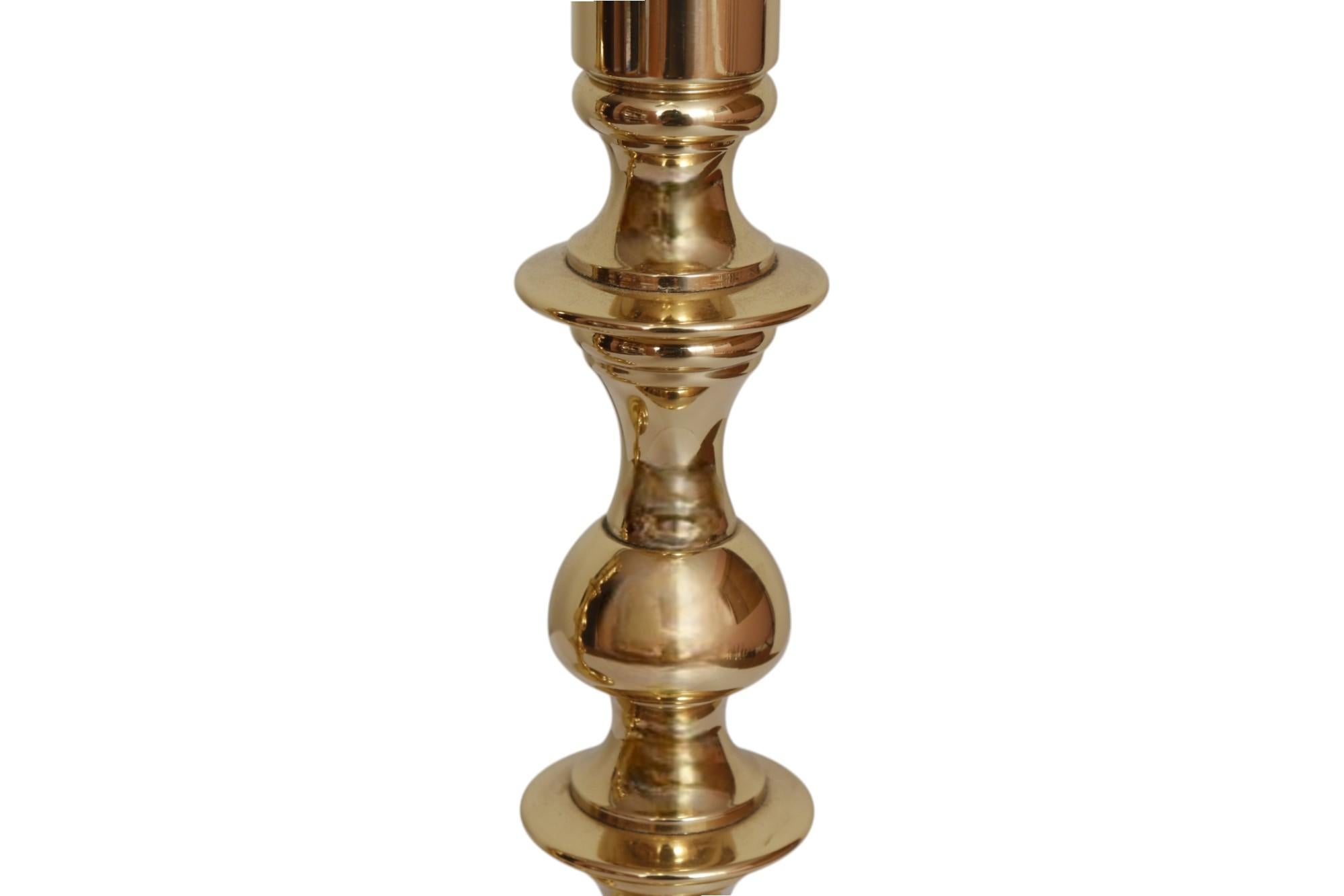 Traditionelle Baldwin Brass Kerzenständer, ein Paar im Zustand „Gut“ im Angebot in Bradenton, FL