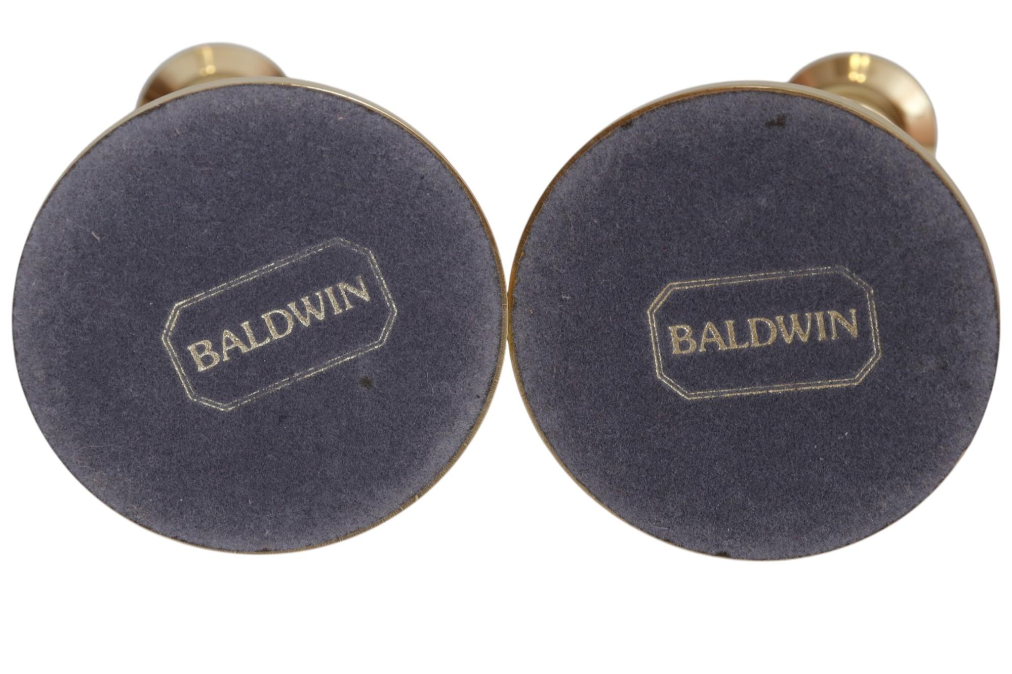 Traditionelle Baldwin Brass Kerzenständer, ein Paar (Messing) im Angebot