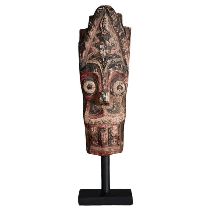 Masque traditionnel en bois peint de Batak - -. Tribal Art de Sumatra