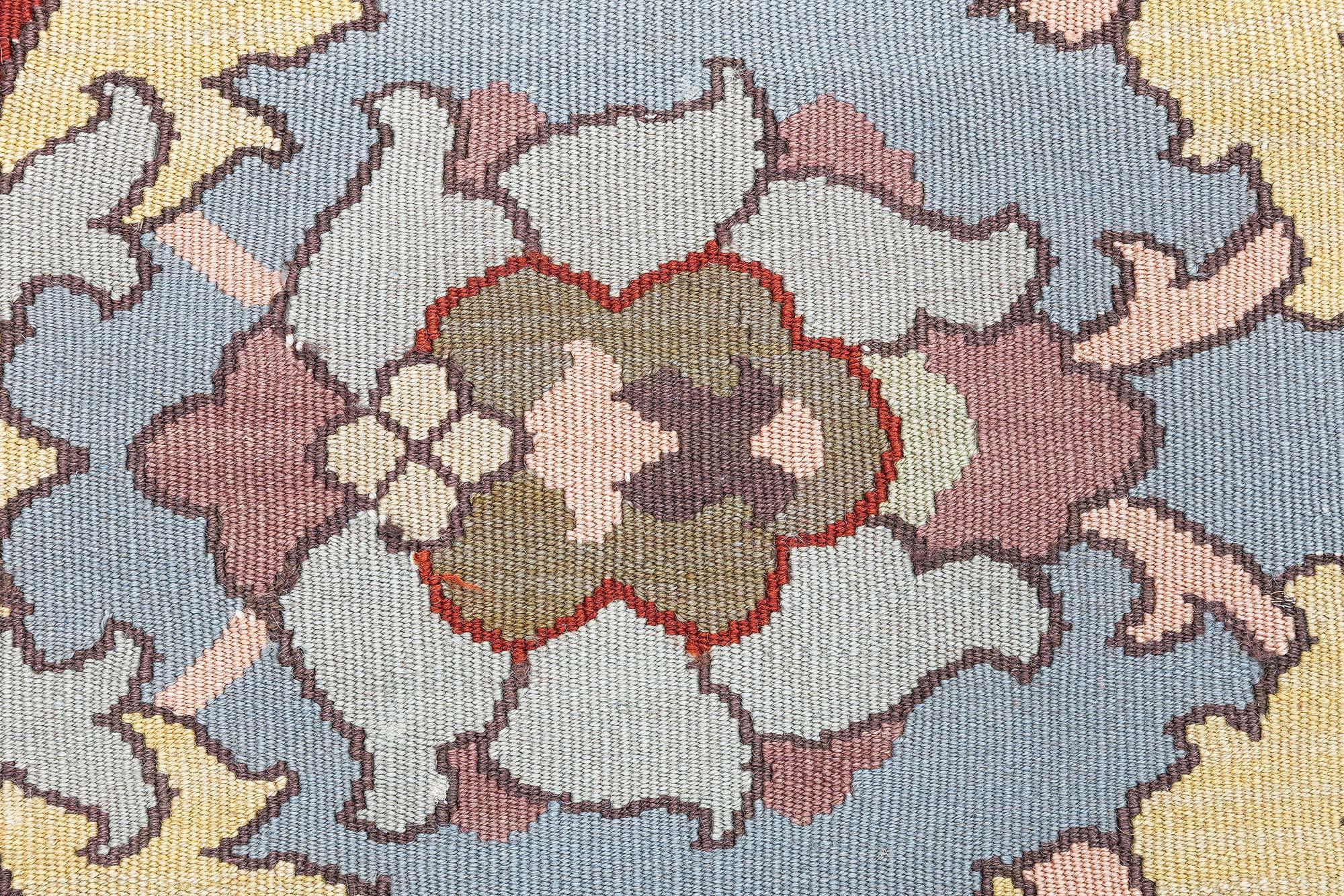 Chemin de table traditionnel en laine nouée à la main de Bessarabie Doris Leslie Blau Bon état - En vente à New York, NY
