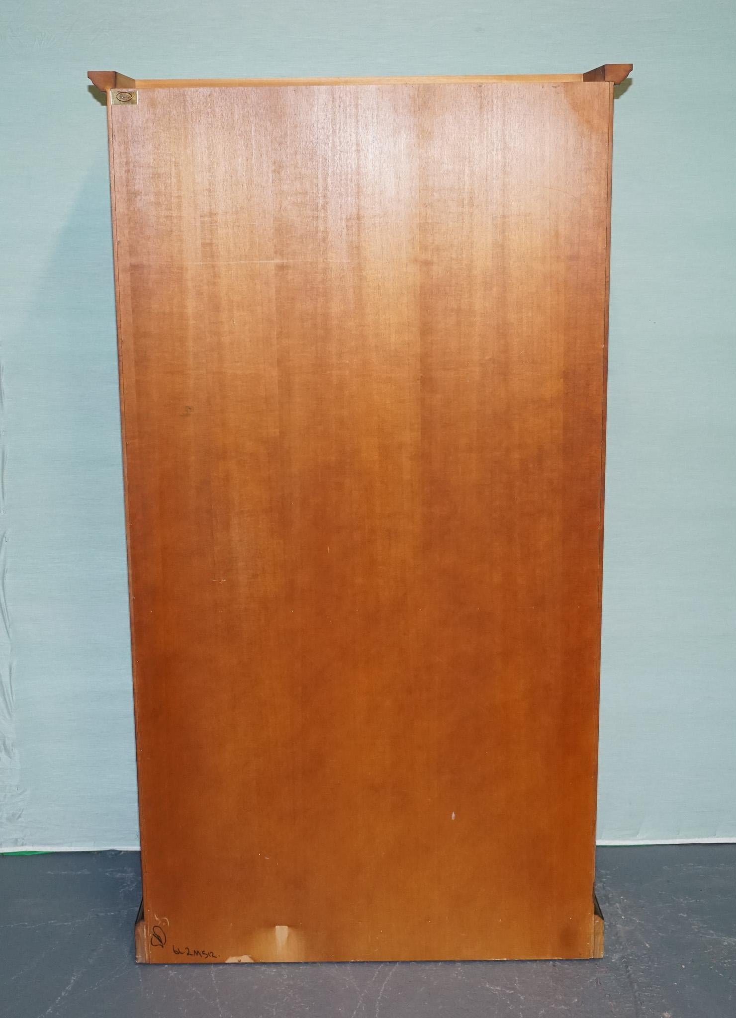 ENGLISH TRADITIONAL BRADLEY DISPLAY CABINET BOOKCASE WiTH SHELVES AND CUPBOARD For Sale 8
