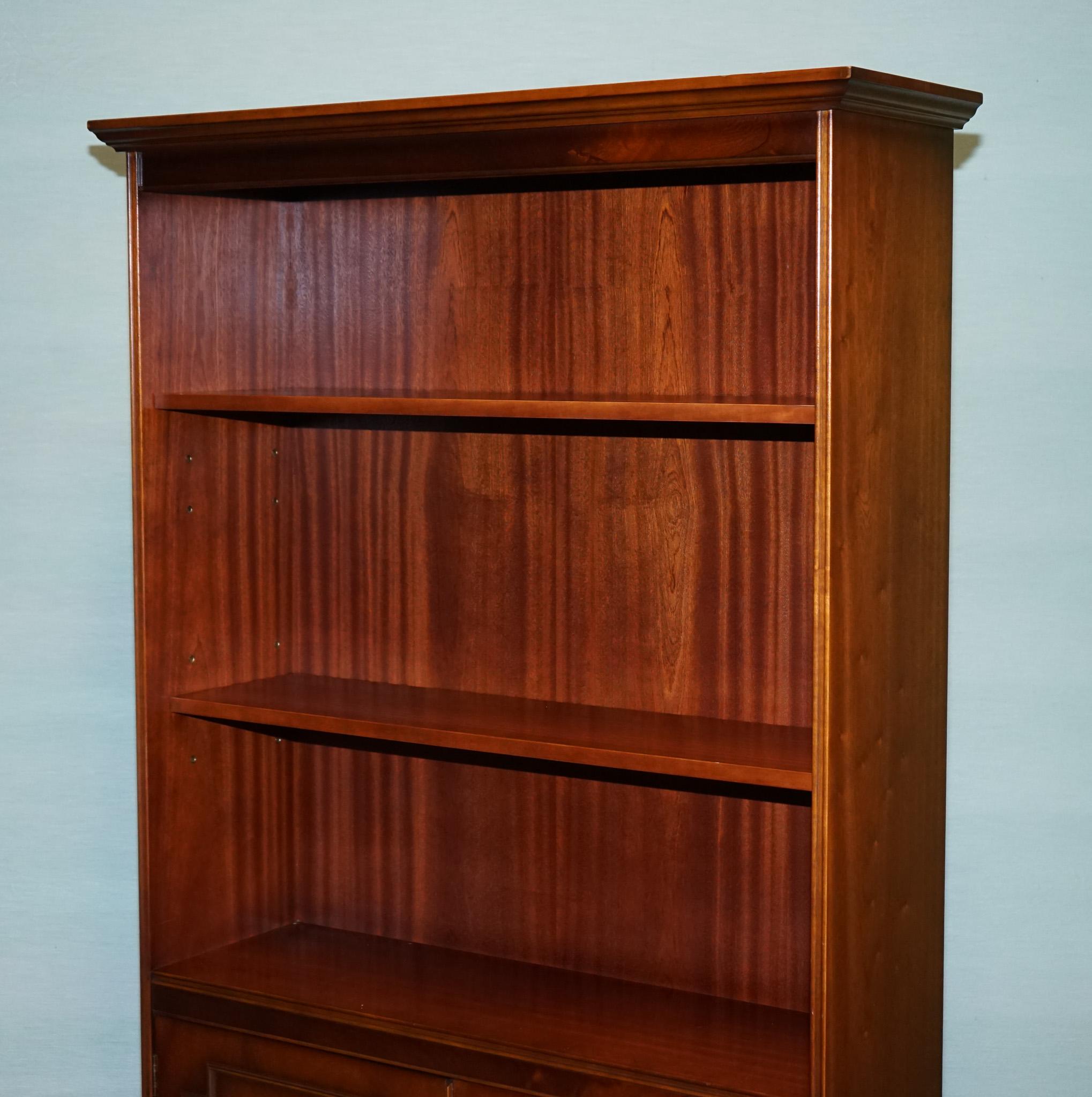 British ENGLISH TRADITIONAL BRADLEY DISPLAY CABINET BOOKCASE WiTH SHELVES AND CUPBOARD For Sale