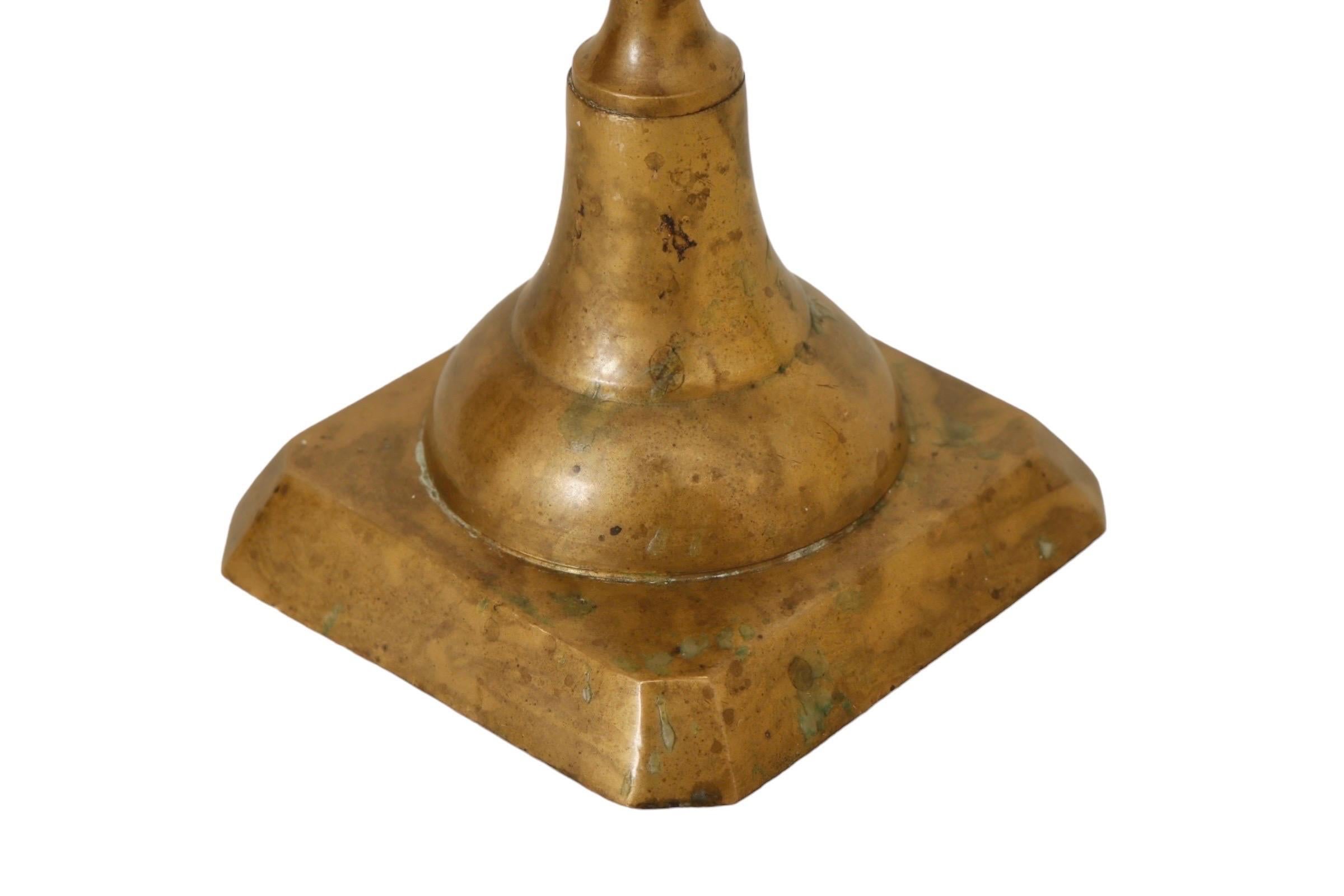 Laiton Bougeoirs traditionnels en laiton - la paire en vente