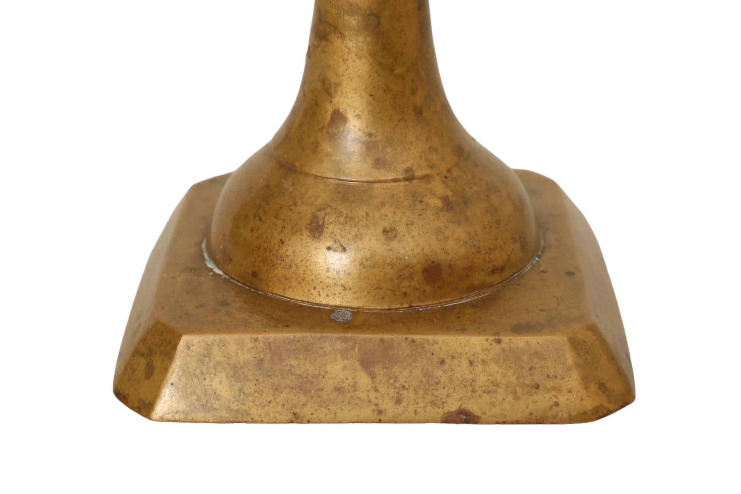 Bougeoirs traditionnels en laiton - la paire en vente 1