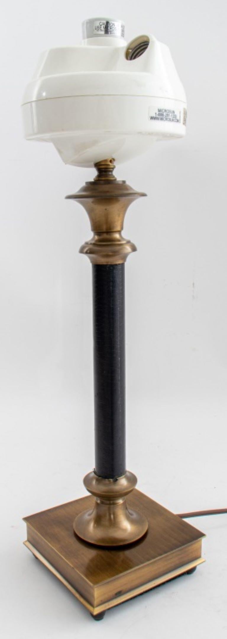 Traditional Brass & Vegan Leather Table Lamp In Good Condition For Sale In New York, NY