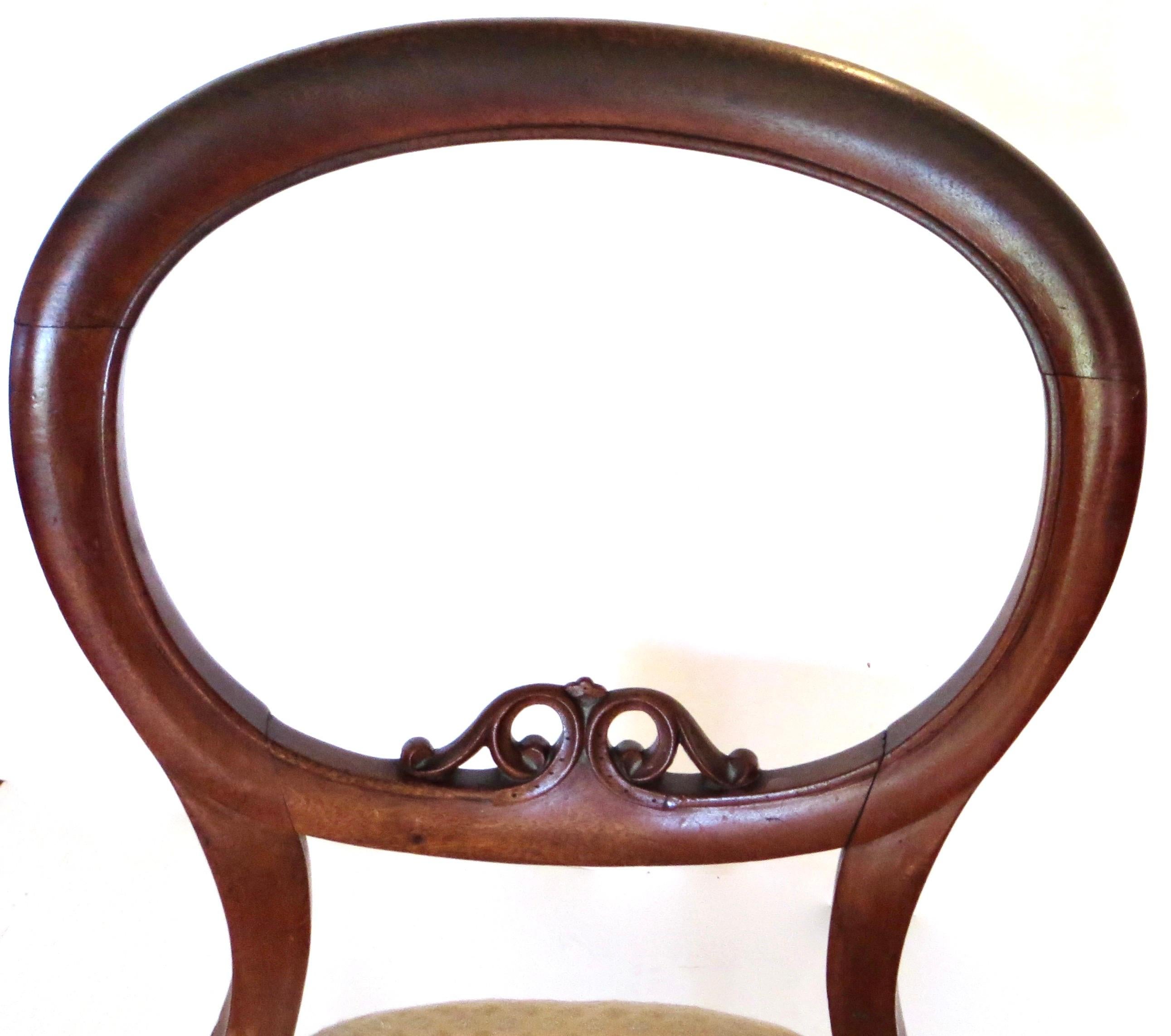 Traditioneller britischer viktorianischer Stuhl mit Ballonrückenlehne. CIRCA 1880 (Handgefertigt) im Angebot