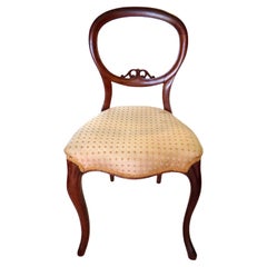 Traditioneller britischer viktorianischer Stuhl mit Ballonrückenlehne. CIRCA 1880