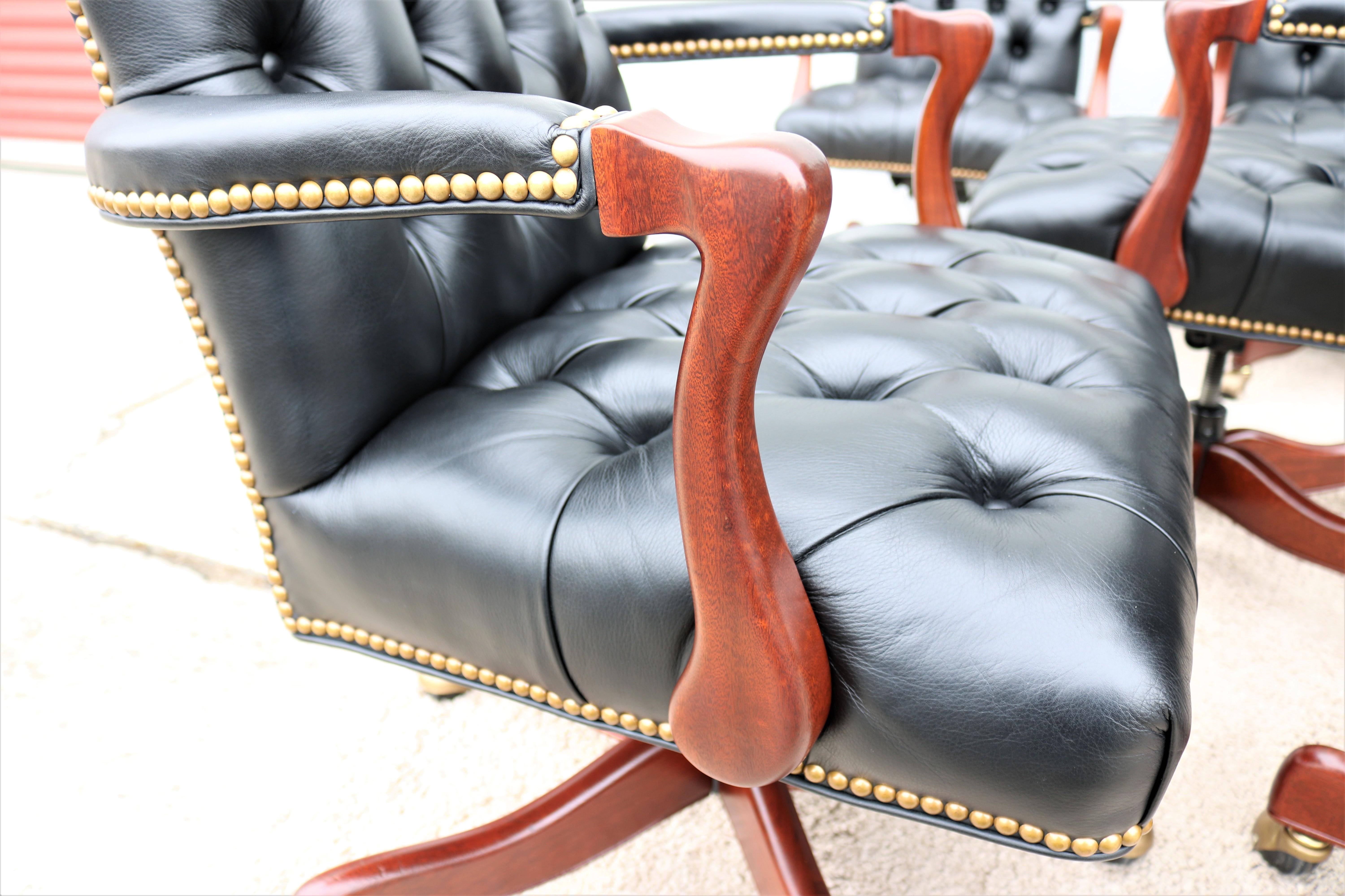 Chaise de bureau traditionnelle Cabot Wrenn Graham en cuir noir tufté pour bureau de direction en vente 6