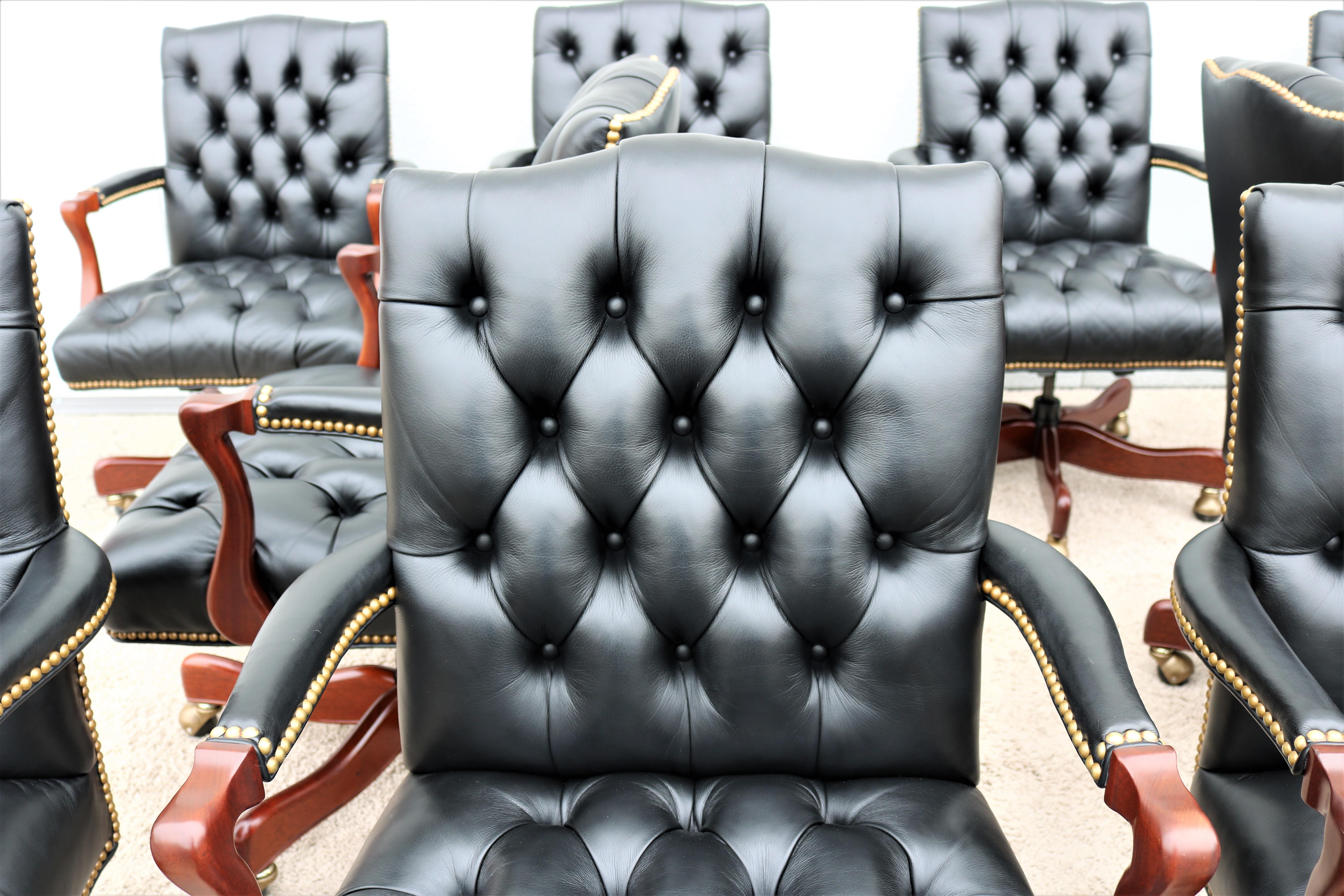 Chaise de bureau traditionnelle Cabot Wrenn Graham en cuir noir tufté pour bureau de direction en vente 7
