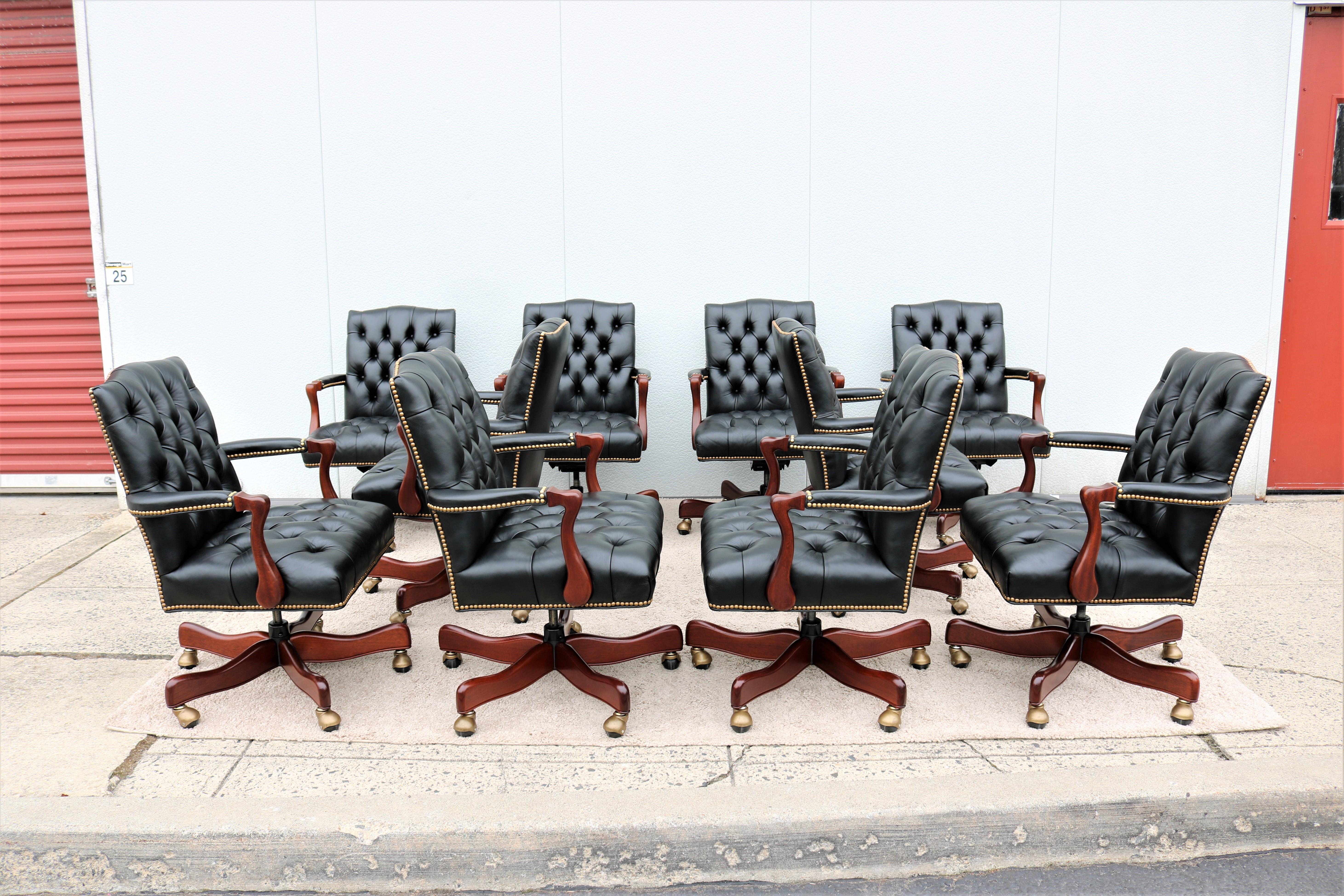 XXIe siècle et contemporain Chaise de bureau traditionnelle Cabot Wrenn Graham en cuir noir tufté pour bureau de direction en vente