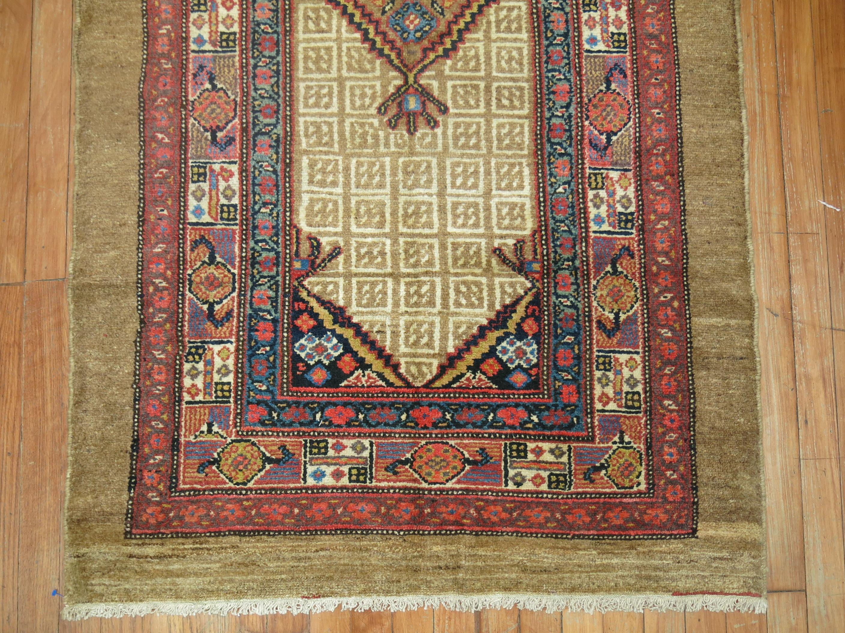 20ième siècle Tapis de couloir traditionnel persan Serab camel en vente