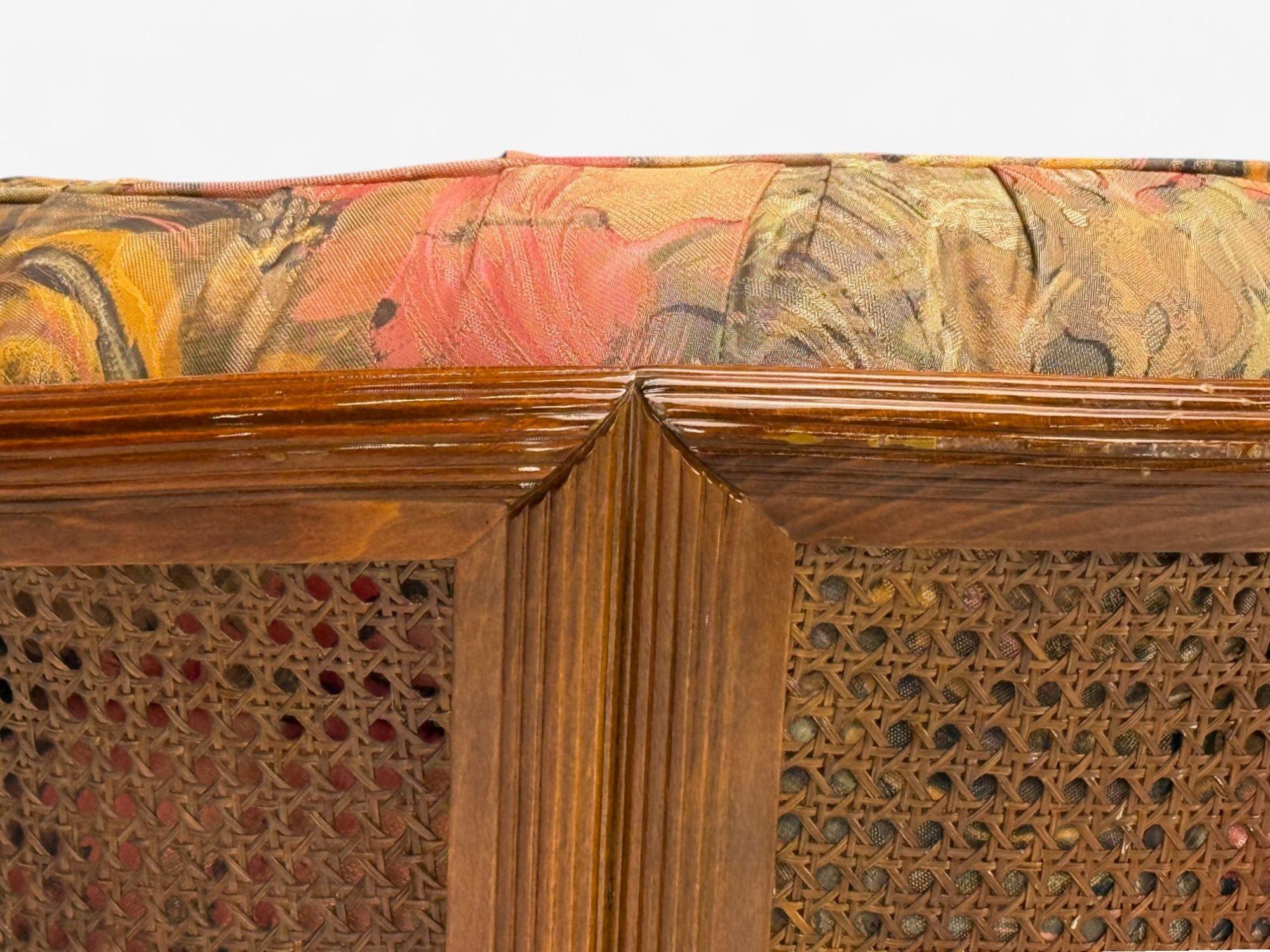 Sillón Tradicional, Caña, Nogal, Respaldo Barril, EEUU, Años 80 en venta 6