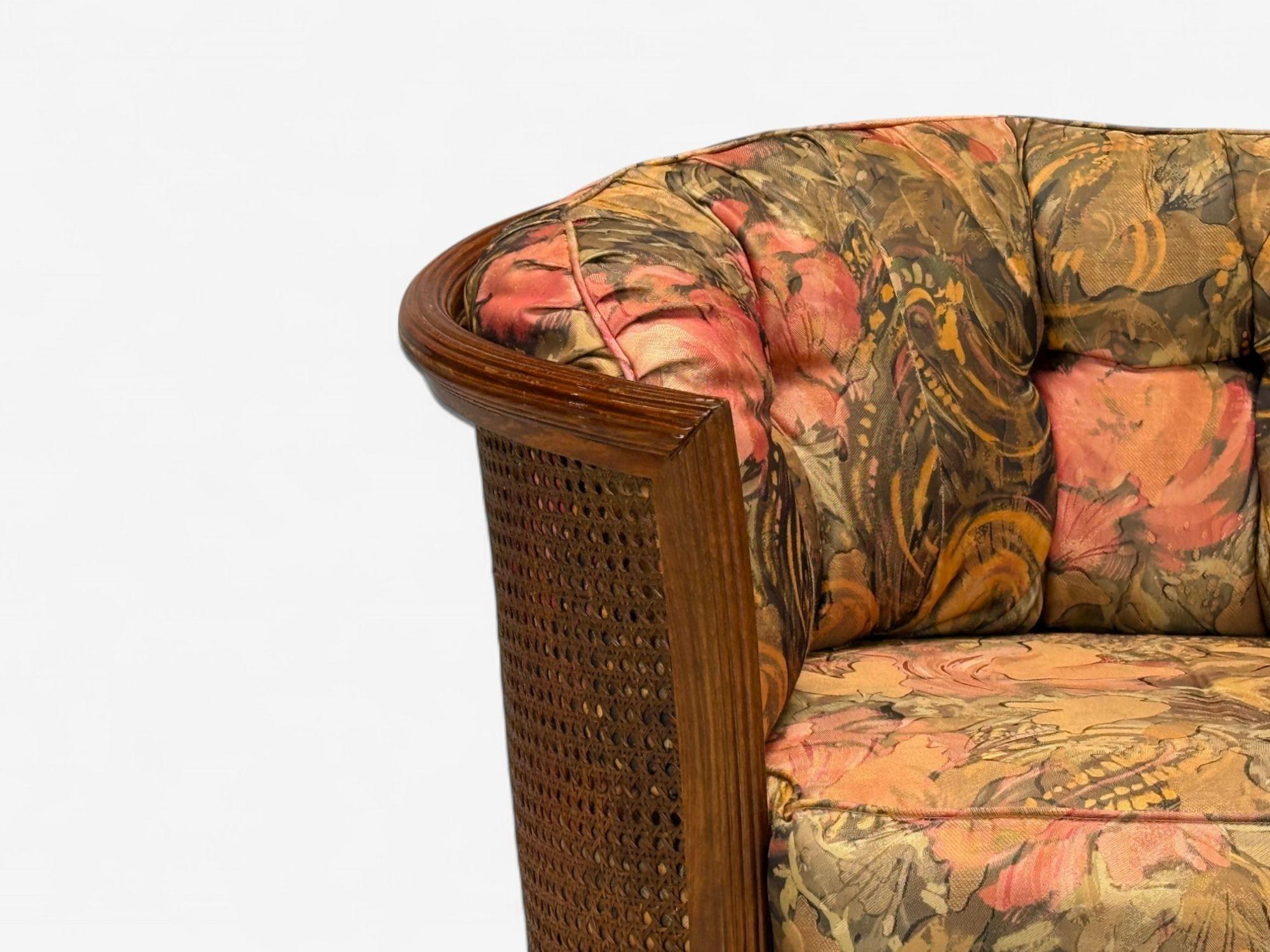 Sillón Tradicional, Caña, Nogal, Respaldo Barril, EEUU, Años 80 en venta 1