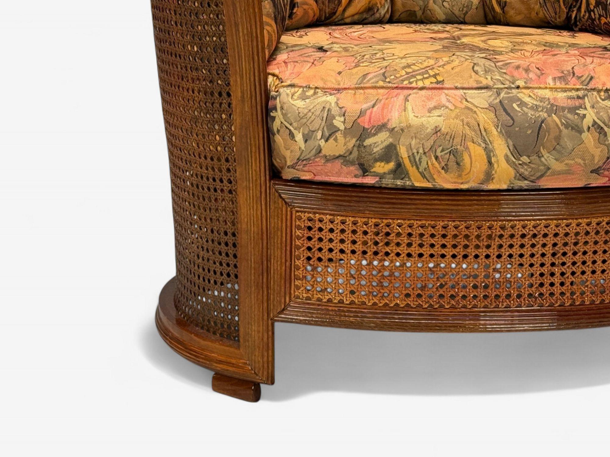 Sillón Tradicional, Caña, Nogal, Respaldo Barril, EEUU, Años 80 en venta 2